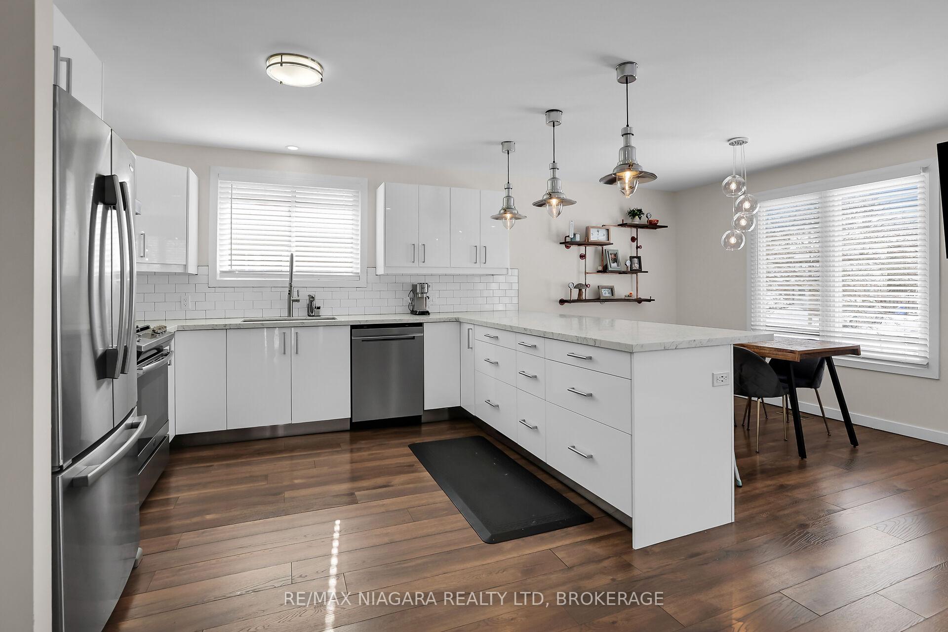 Photo 17 of 52 Yorkdale Crescent, Hamilton, Stoney Creek Mountain — HOMEH
