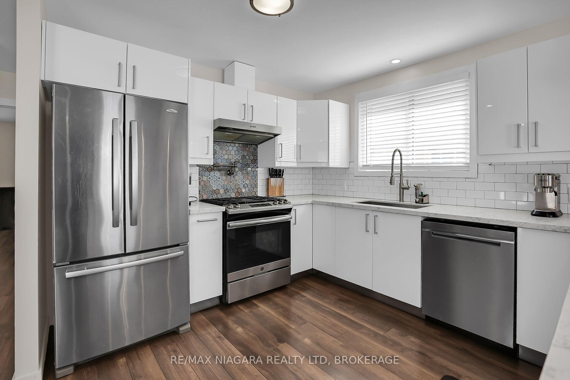 Photo 18 of 52 Yorkdale Crescent, Hamilton, Stoney Creek Mountain — HOMEH