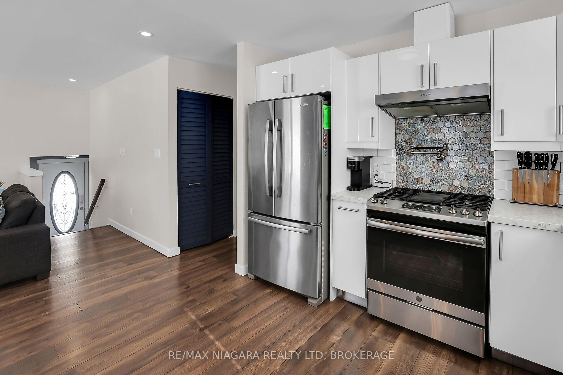 Photo 19 of 52 Yorkdale Crescent, Hamilton, Stoney Creek Mountain — HOMEH
