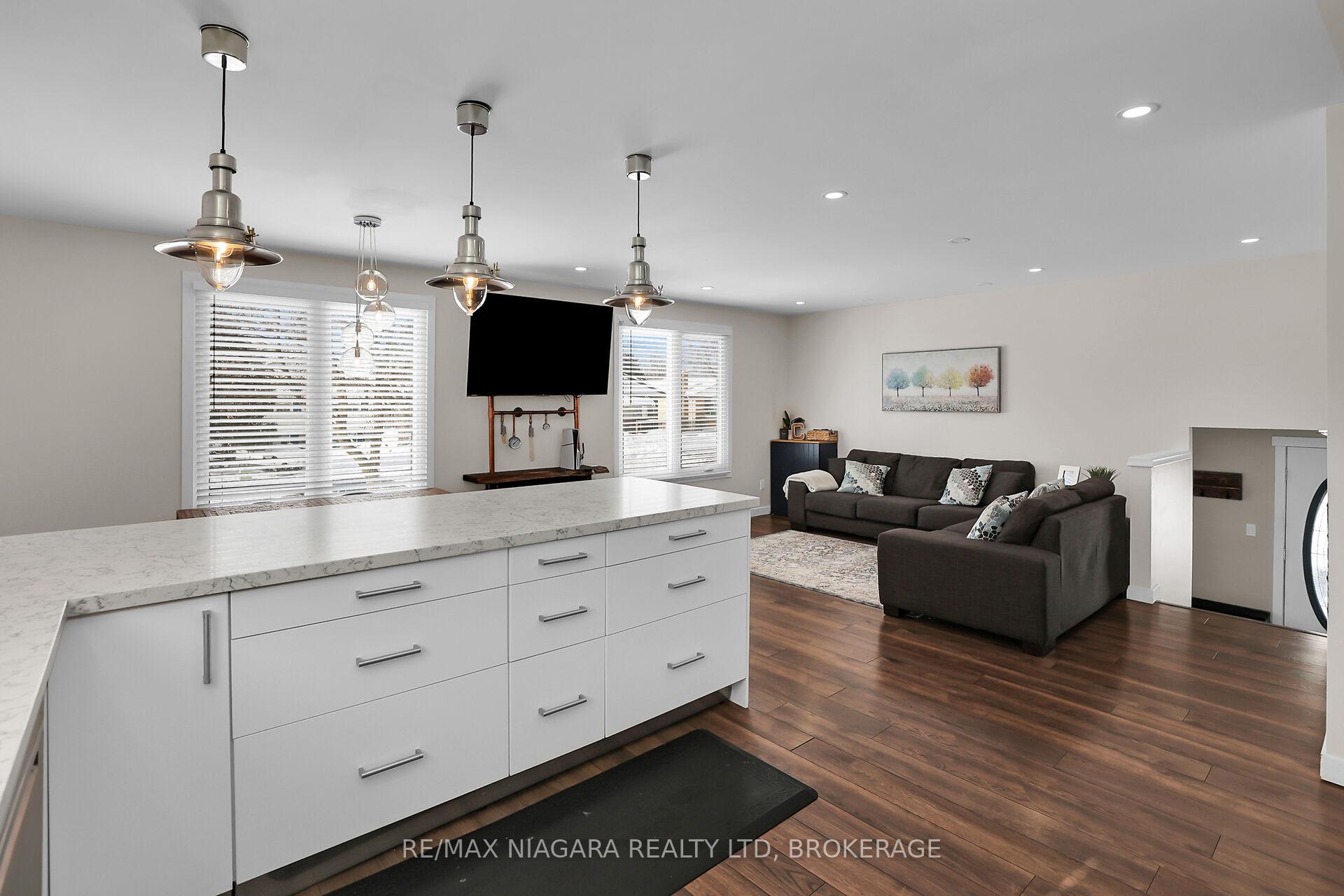 Photo 20 of 52 Yorkdale Crescent, Hamilton, Stoney Creek Mountain — HOMEH