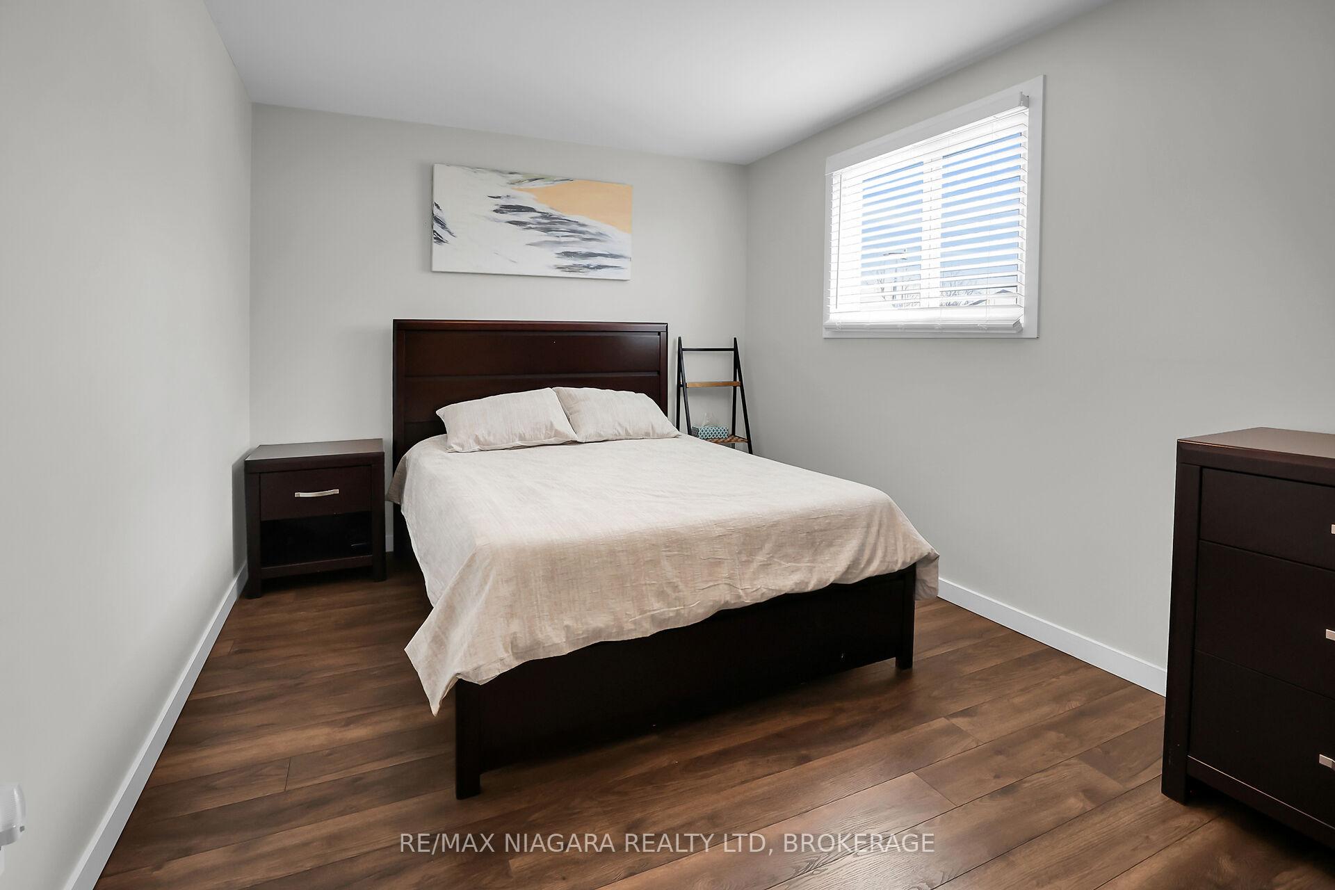 Photo 21 of 52 Yorkdale Crescent, Hamilton, Stoney Creek Mountain — HOMEH