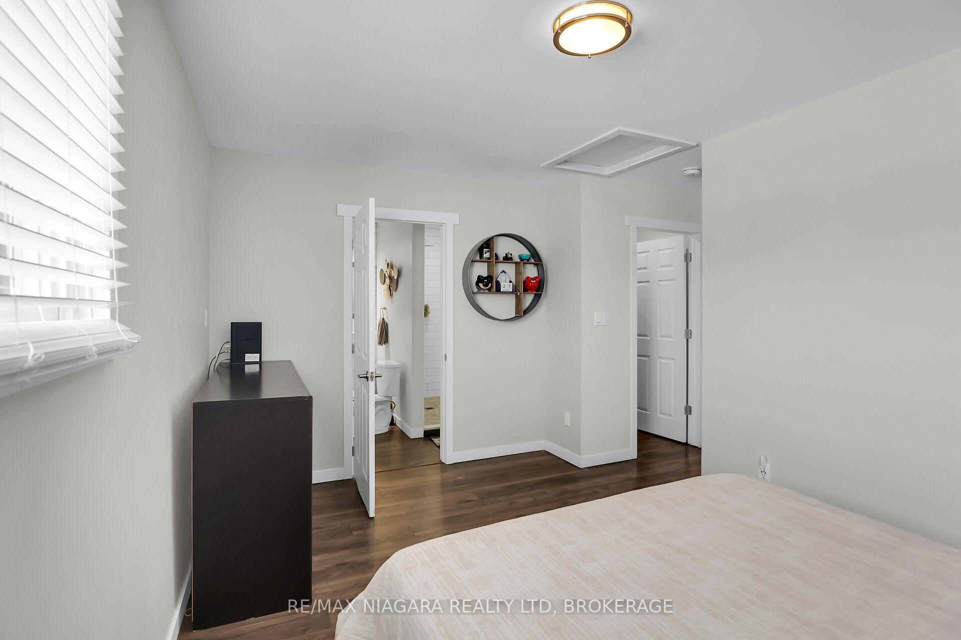 Photo 22 of 52 Yorkdale Crescent, Hamilton, Stoney Creek Mountain — HOMEH