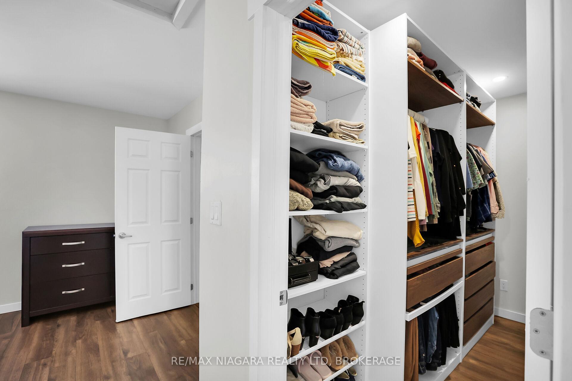 Photo 25 of 52 Yorkdale Crescent, Hamilton, Stoney Creek Mountain — HOMEH