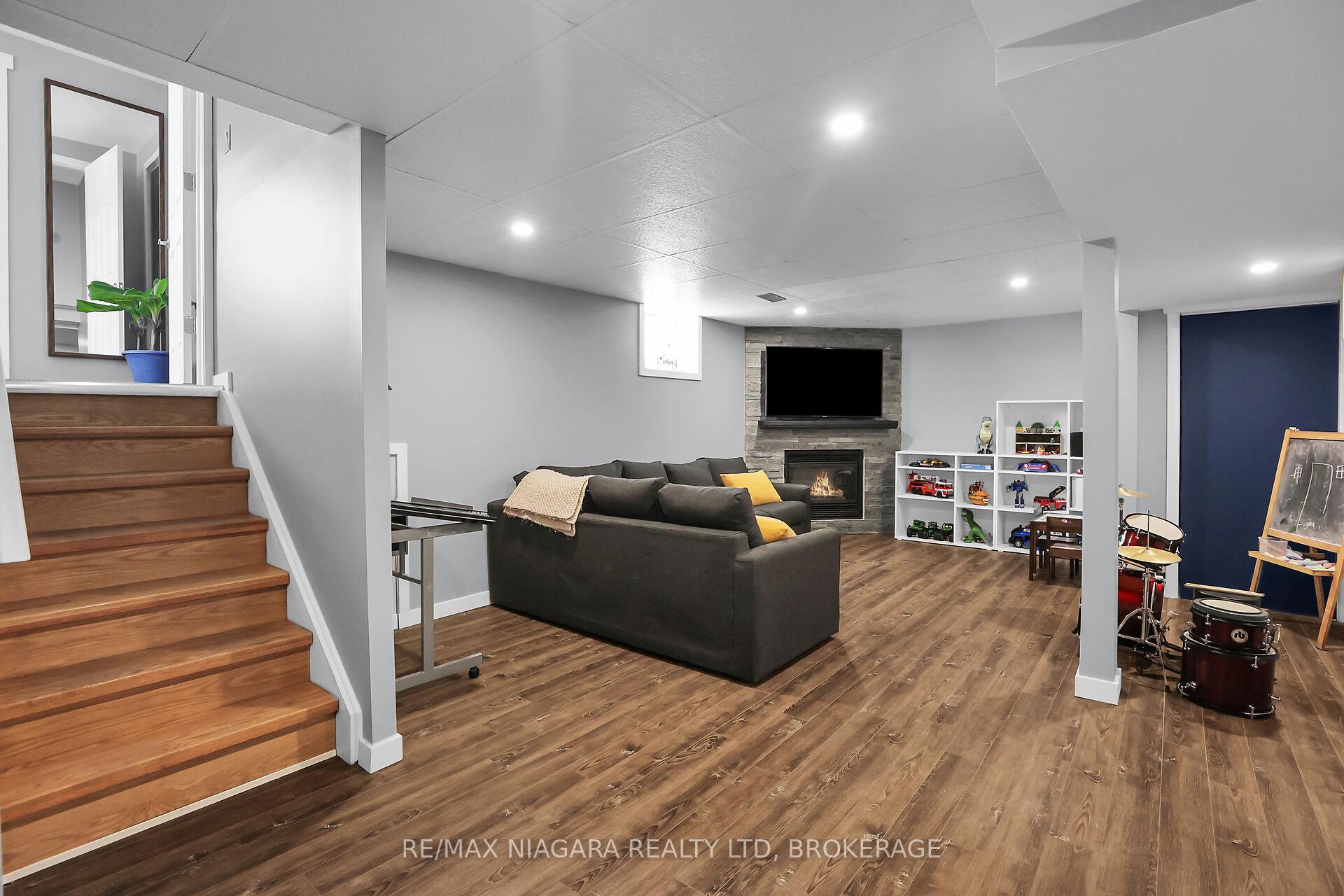 Photo 31 of 52 Yorkdale Crescent, Hamilton, Stoney Creek Mountain — HOMEH