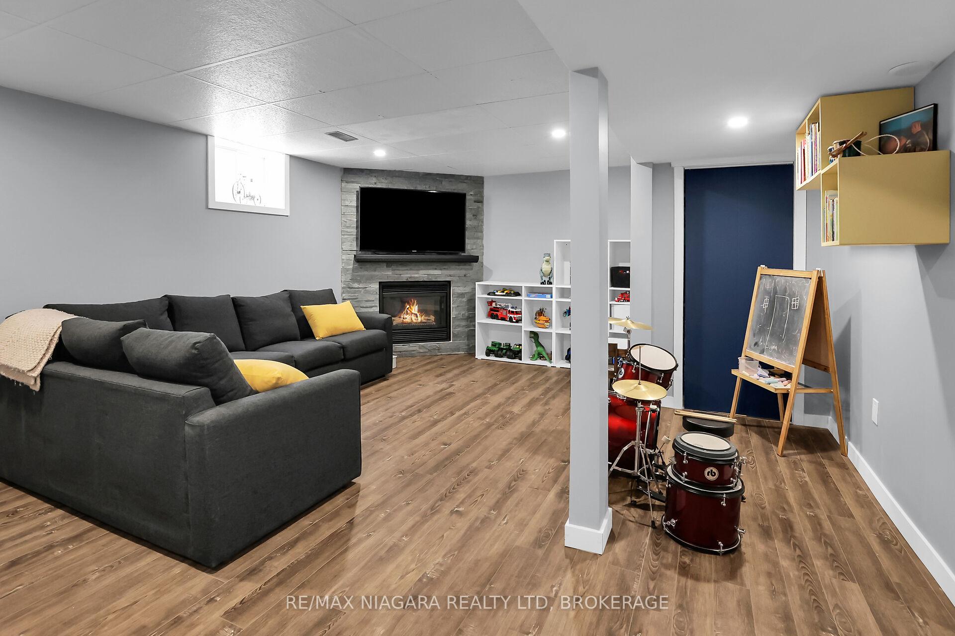 Photo 32 of 52 Yorkdale Crescent, Hamilton, Stoney Creek Mountain — HOMEH