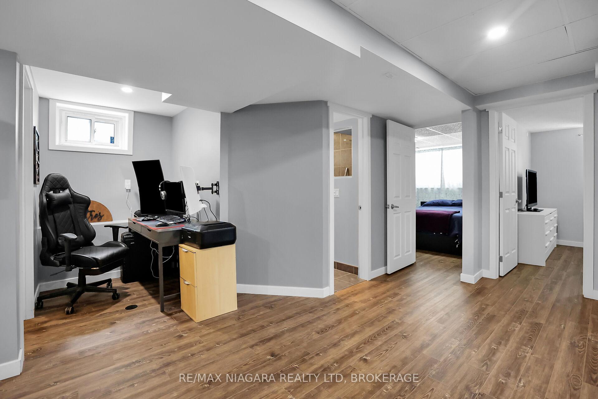 Photo 35 of 52 Yorkdale Crescent, Hamilton, Stoney Creek Mountain — HOMEH