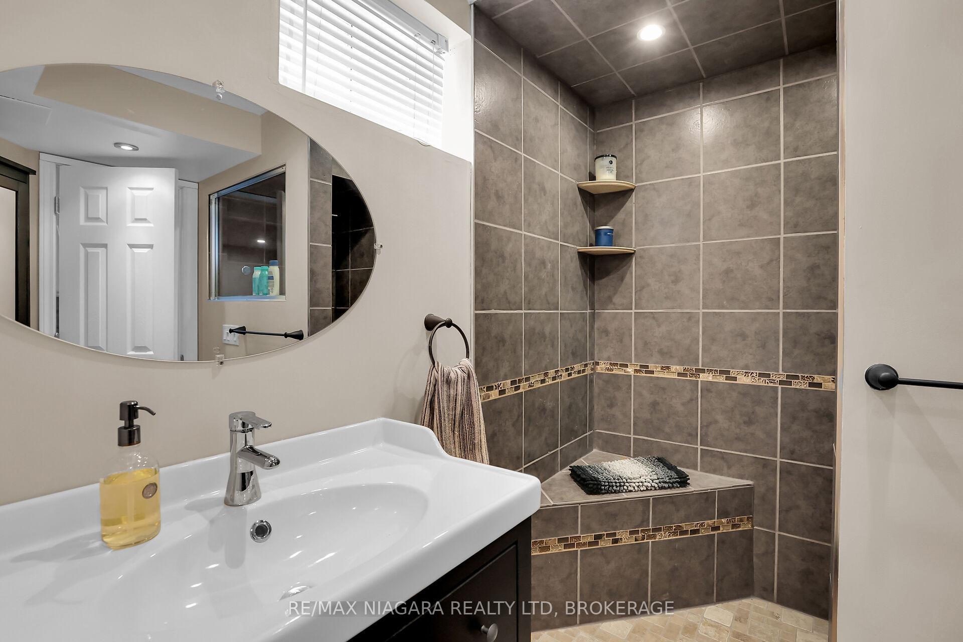 Photo 40 of 52 Yorkdale Crescent, Hamilton, Stoney Creek Mountain — HOMEH