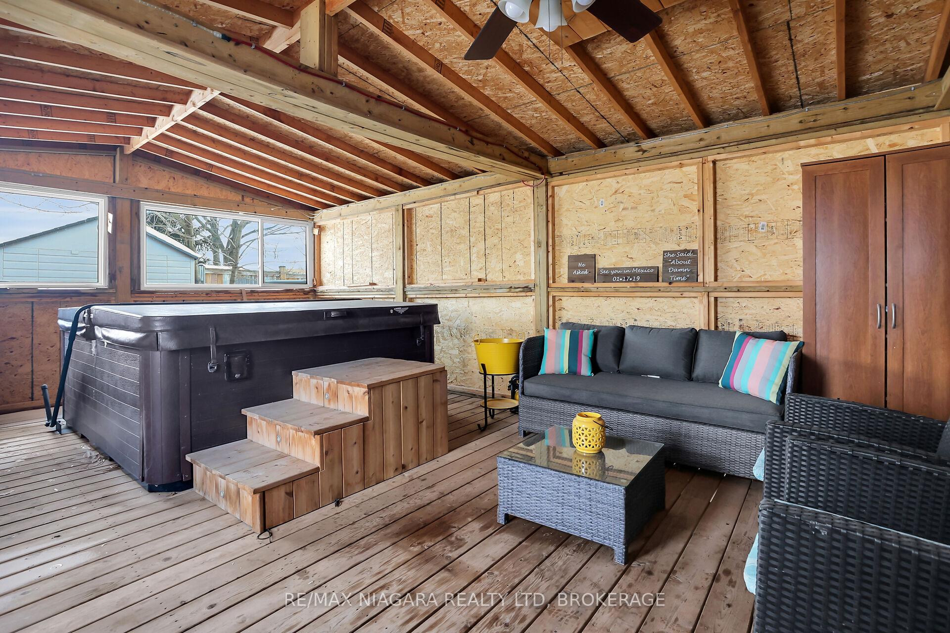 Photo 43 of 52 Yorkdale Crescent, Hamilton, Stoney Creek Mountain — HOMEH
