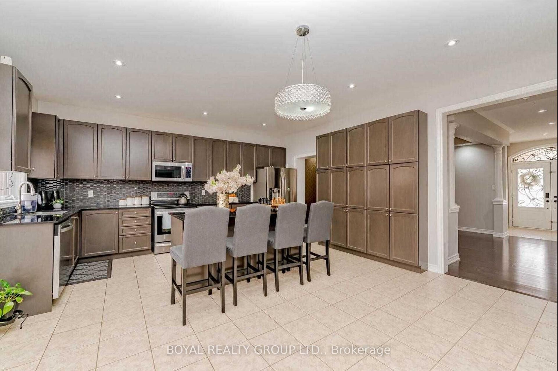 Photo 12 of 121 Leadership Drive, Brampton, Credit Valley — HOMEH