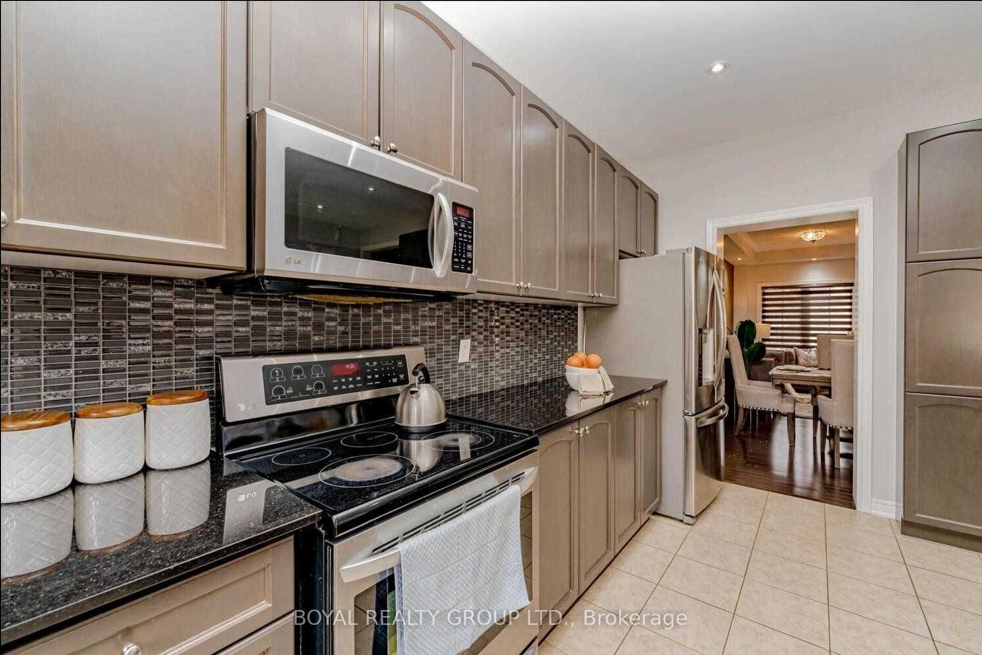 Photo 13 of 121 Leadership Drive, Brampton, Credit Valley — HOMEH