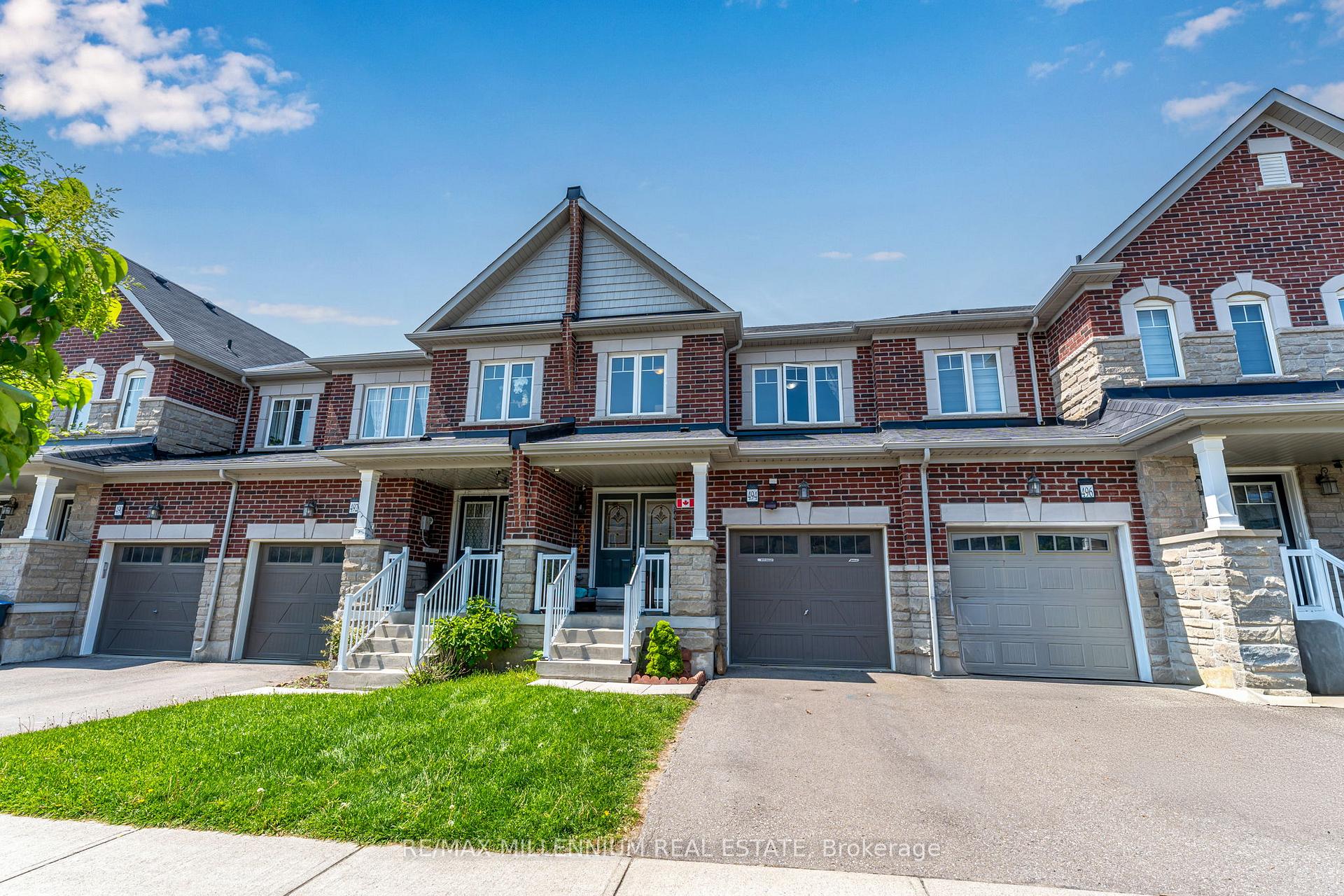 Front of 494 Queen Mary Drive
