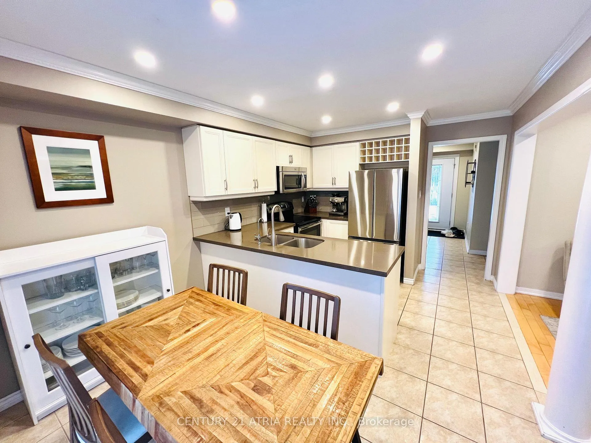 Photo 5 of 19 Bird Street, Barrie, Edgehill Drive — HOMEH
