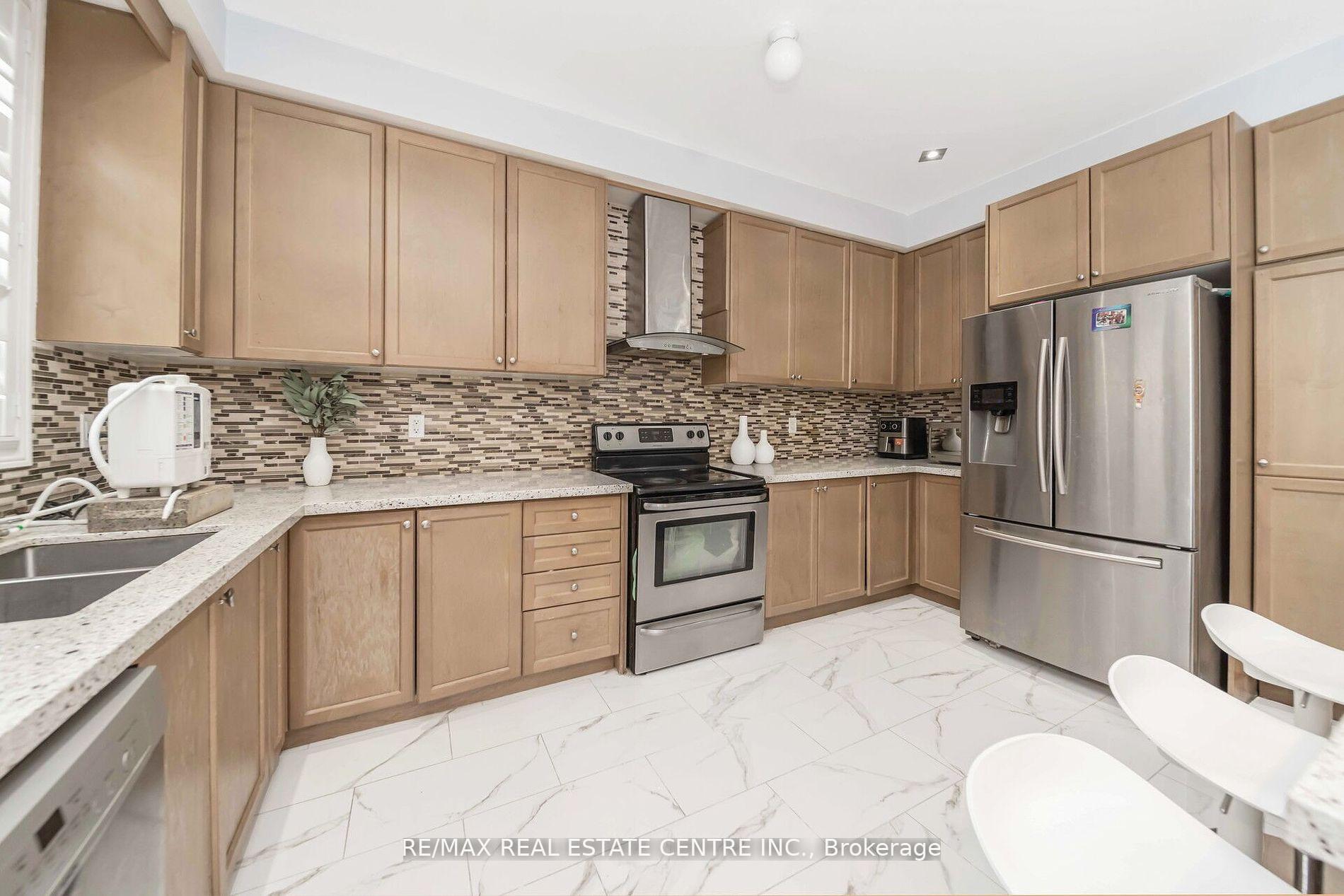 Photo 12 of 1 Sage Meadow Crescent, Brampton, Credit Valley — HOMEH