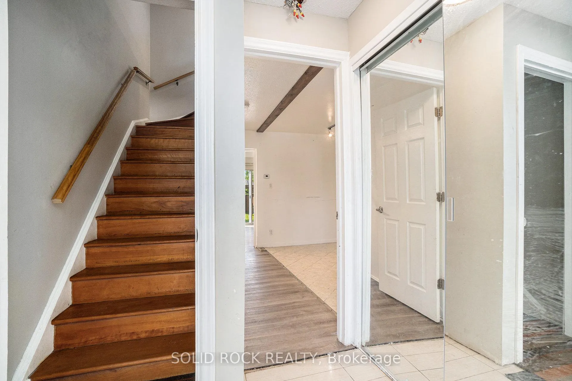 Photo 3 of 1432 Leigh Crescent, Ottawa, Carson Grove — HOMEH
