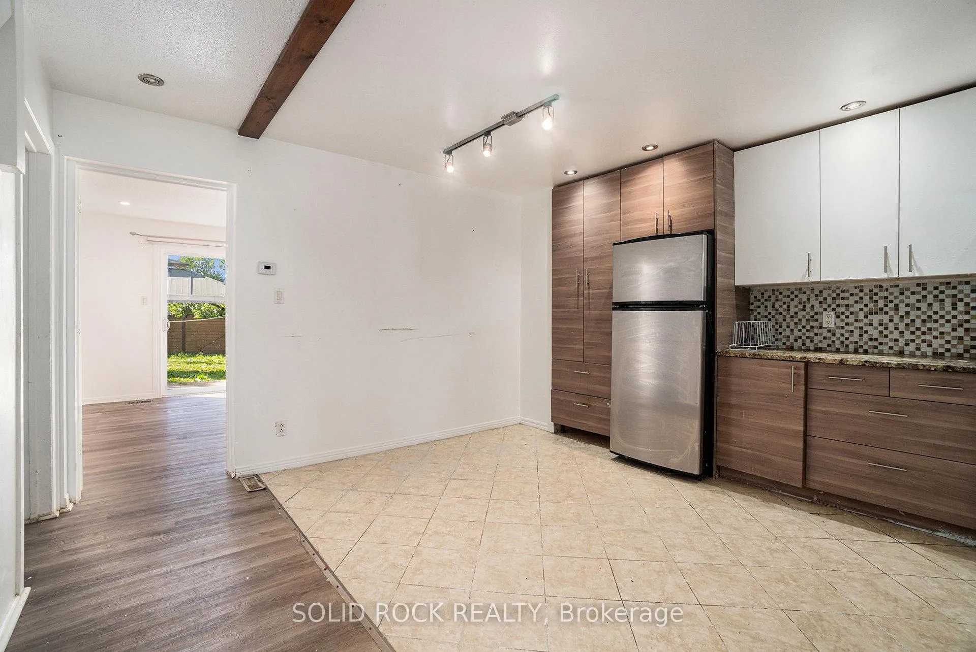 Photo 6 of 1432 Leigh Crescent, Ottawa, Carson Grove — HOMEH