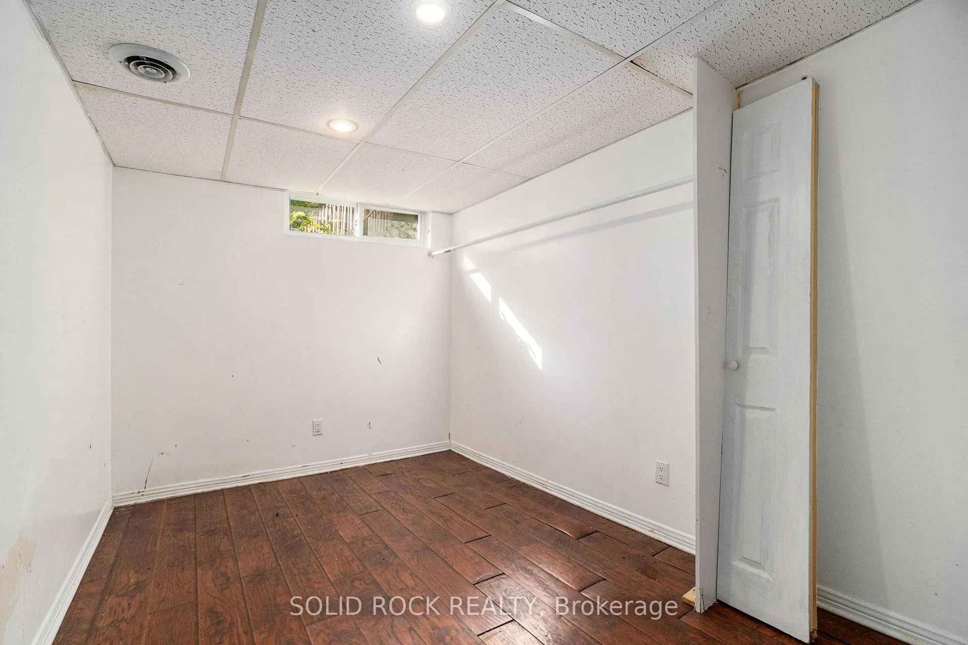 Photo 15 of 1432 Leigh Crescent, Ottawa, Carson Grove — HOMEH