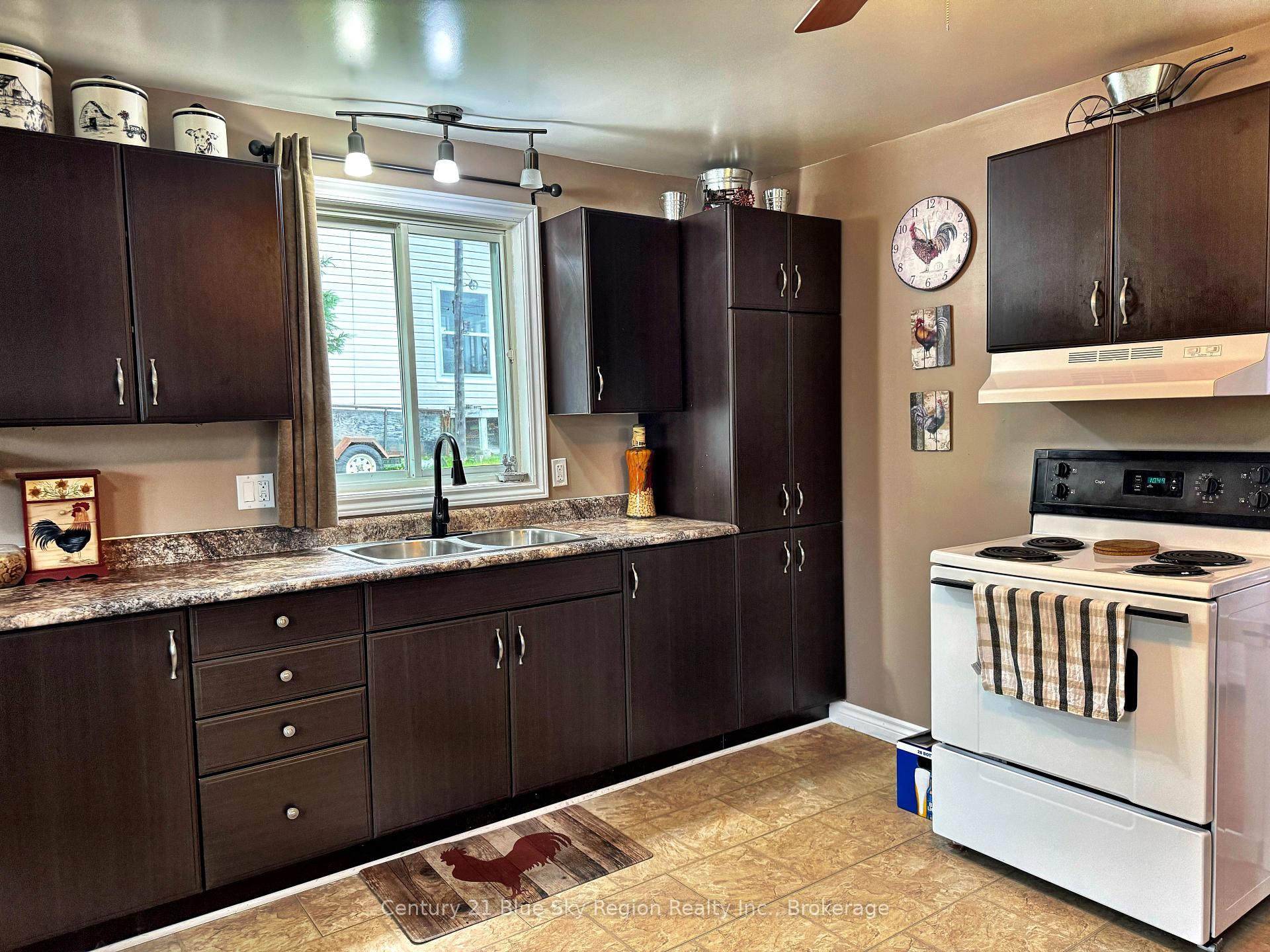 Photo 8 of 311 Seventh Street, Mattawa — HOMEH