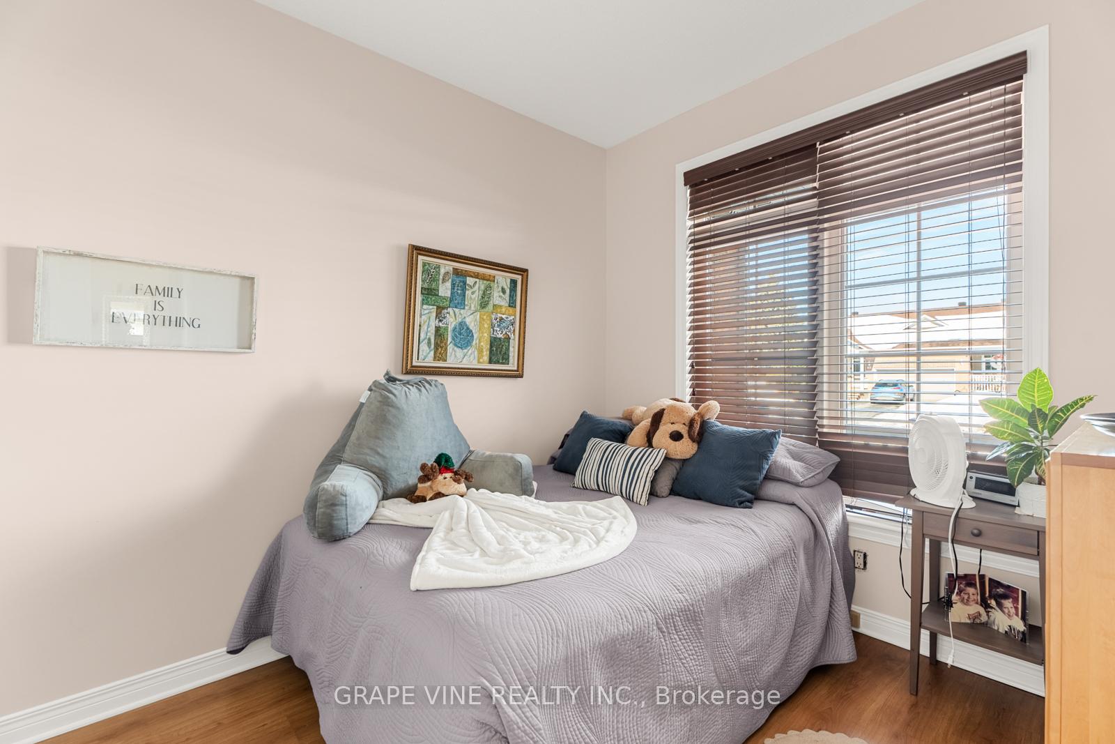 Photo 6 of 60 Sable Run Drive, Ottawa, Stittsville (Central) — HOMEH