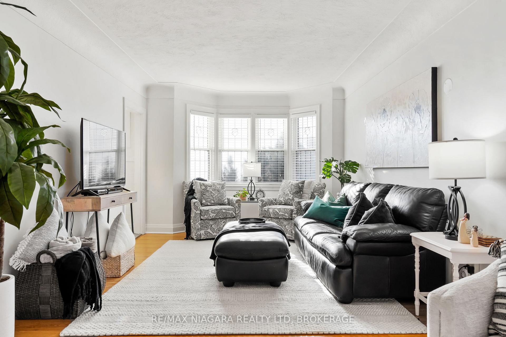 Photo 5 of 1671 King Street E, Hamilton, Delta — HOMEH