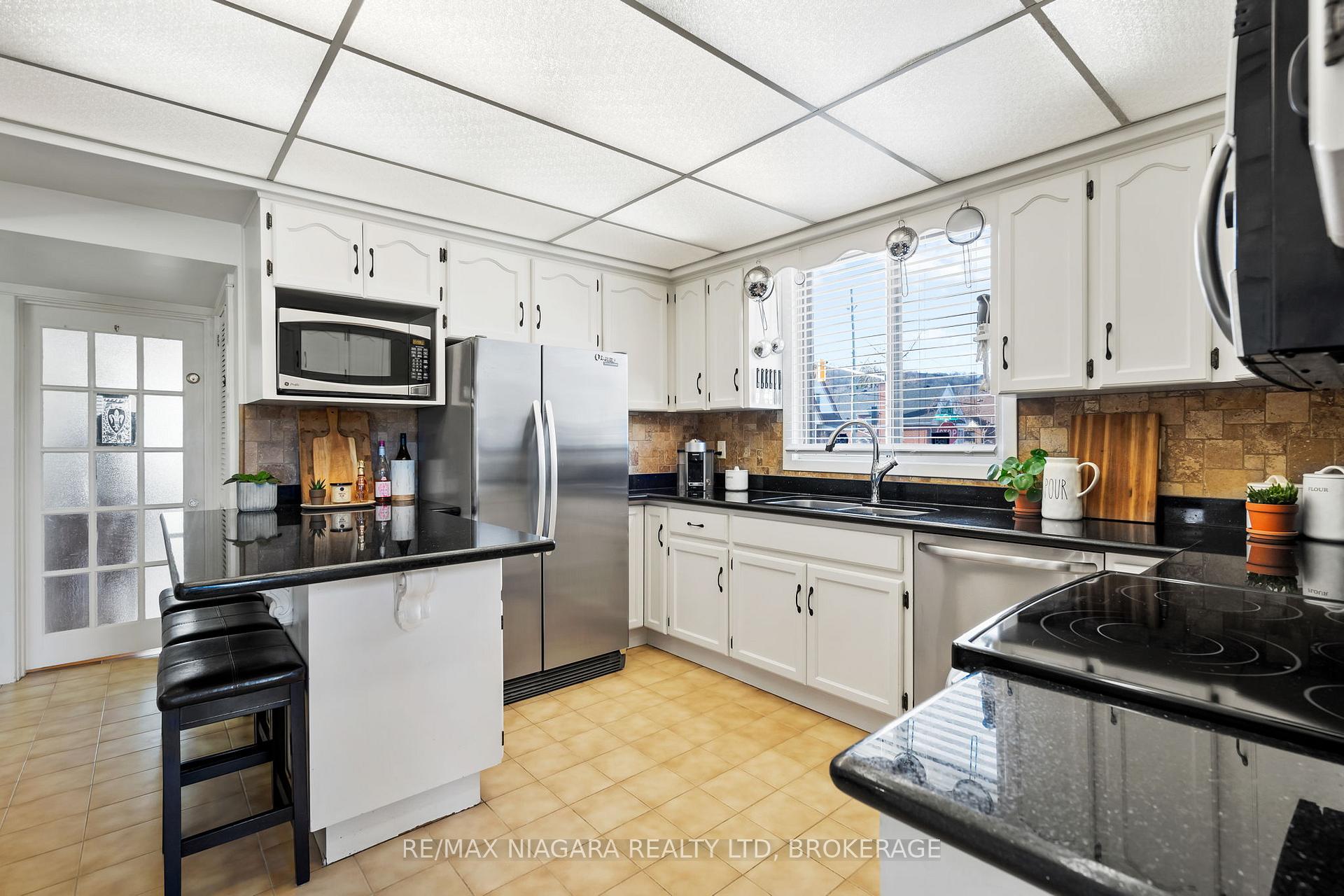 Photo 11 of 1671 King Street E, Hamilton, Delta — HOMEH