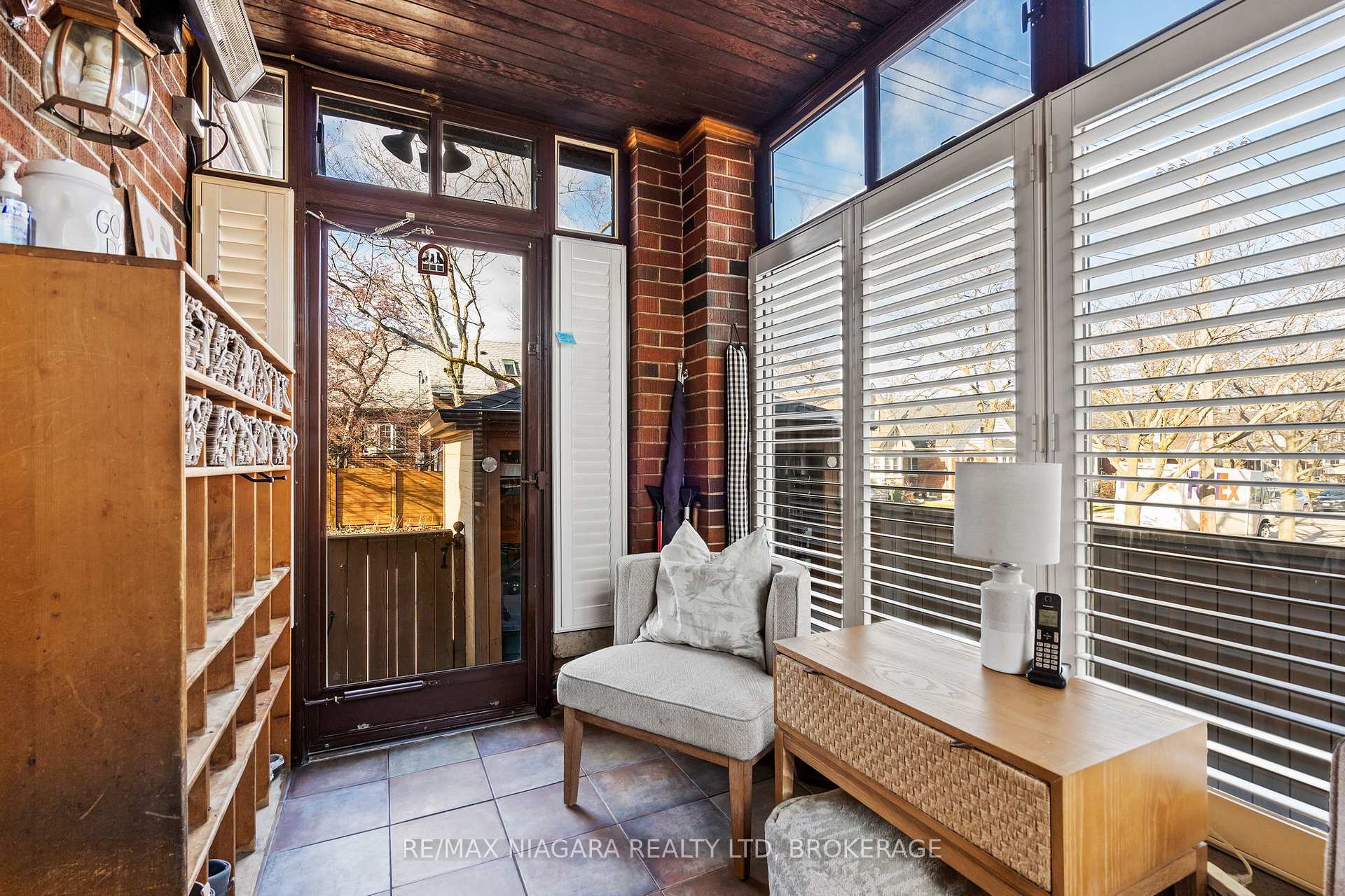 Photo 15 of 1671 King Street E, Hamilton, Delta — HOMEH