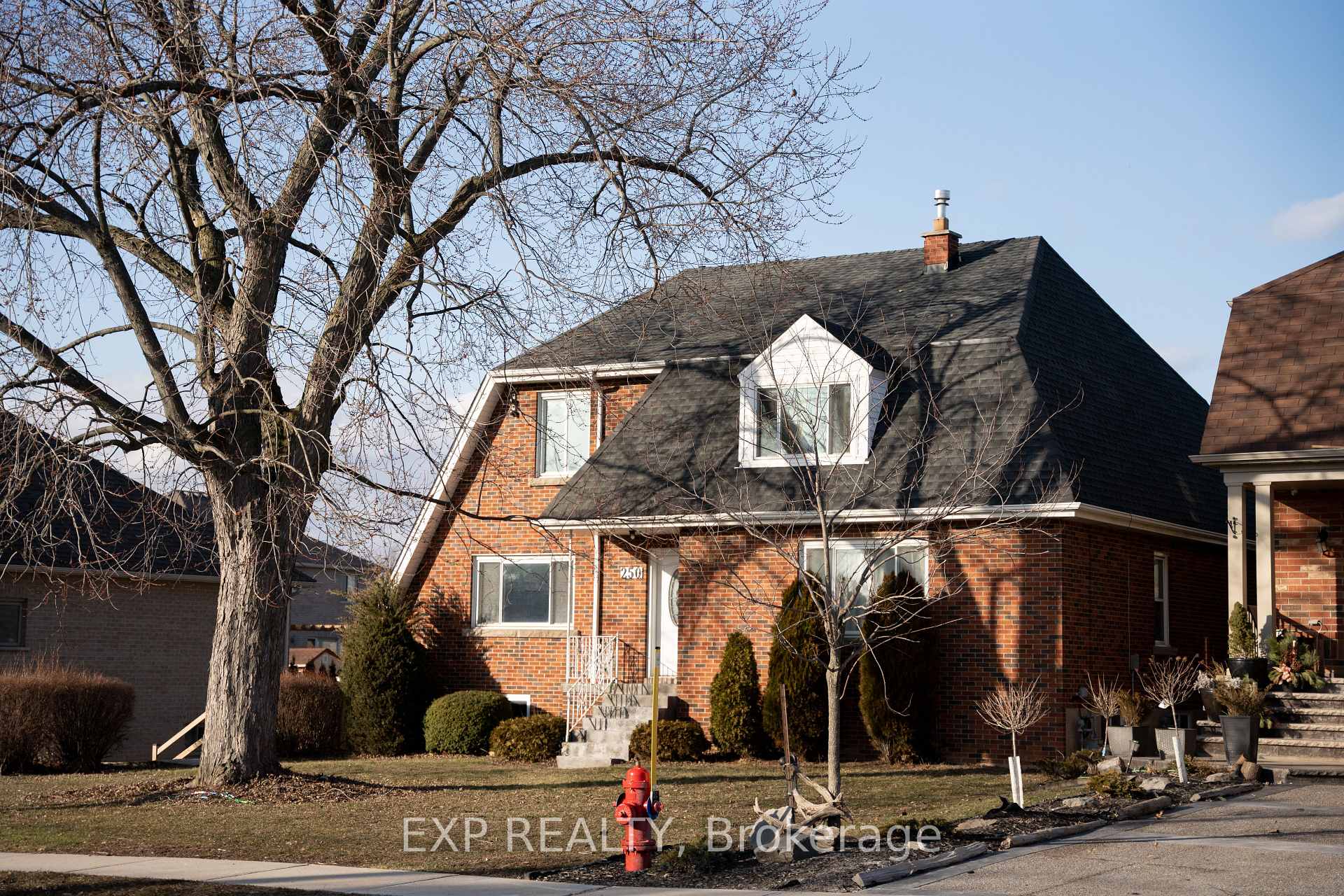 Front of 250 Highland Road W