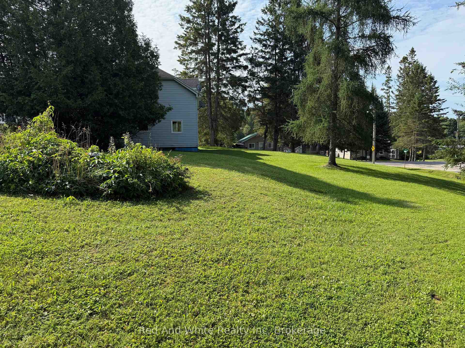 Photo 5 of 10 Burrows Street, Magnetawan — HOMEH