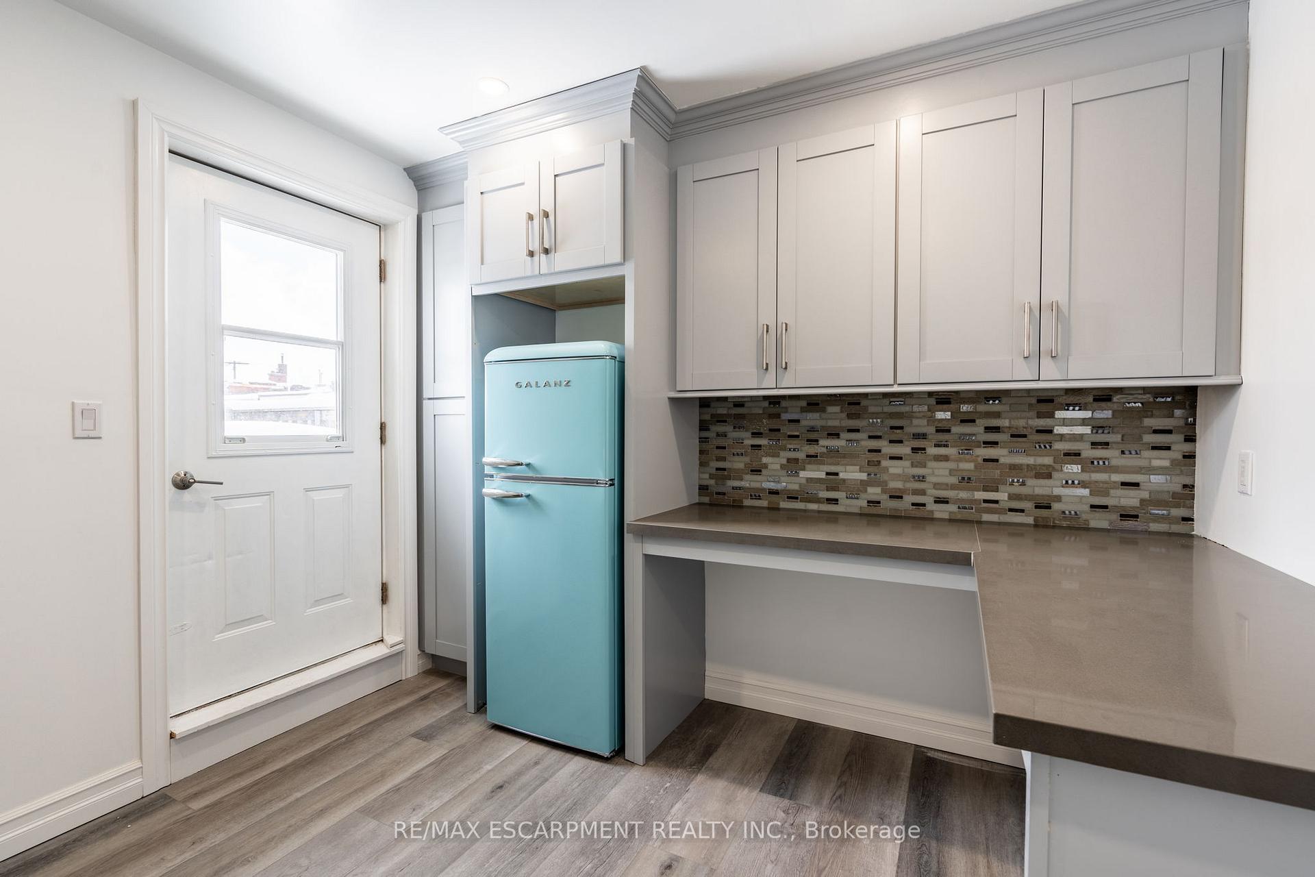 Photo 3 of 18 Fairholt Road N, Hamilton, Gibson — HOMEH