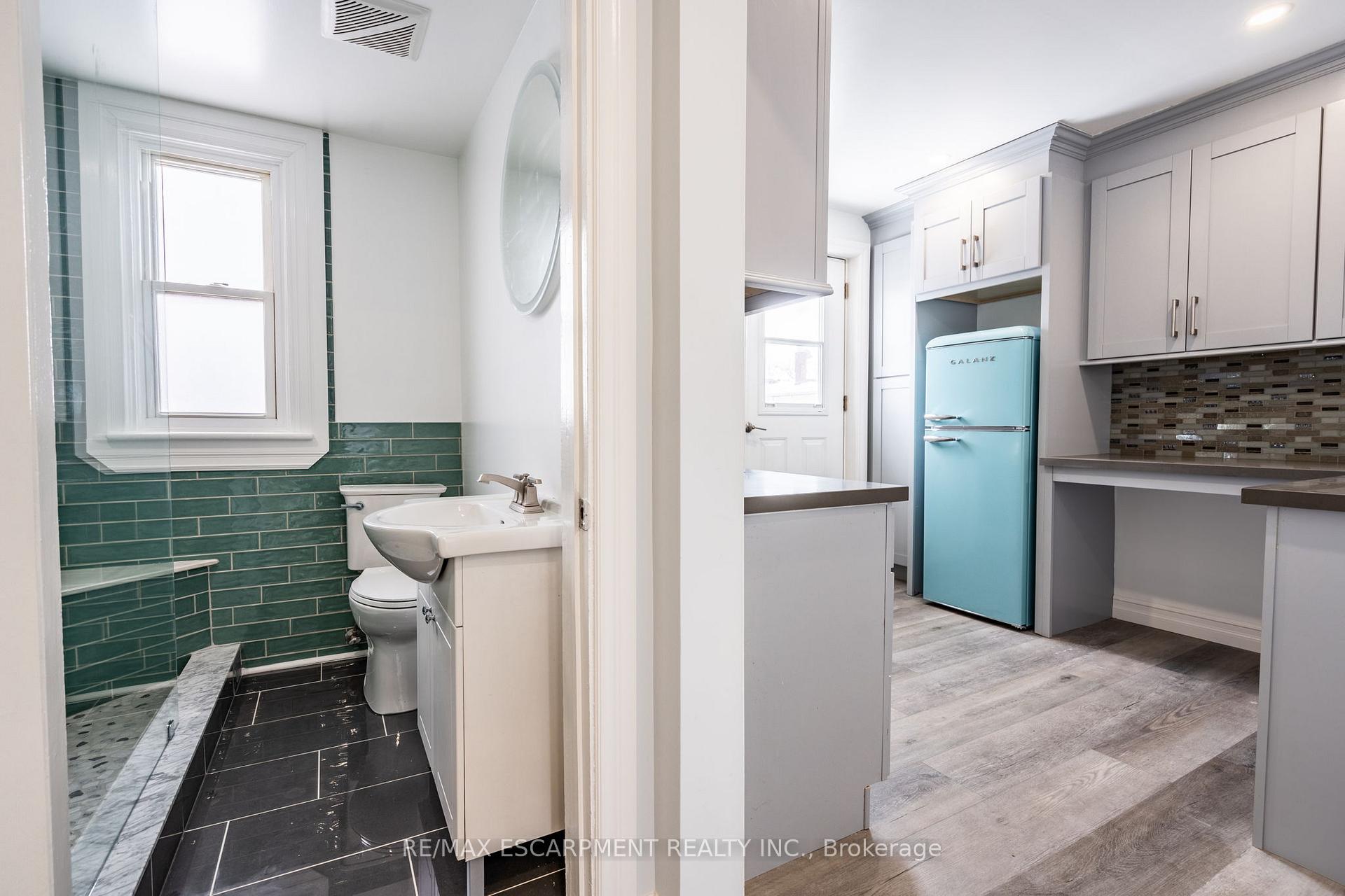 Photo 4 of 18 Fairholt Road N, Hamilton, Gibson — HOMEH