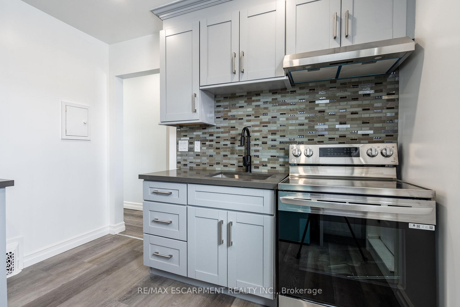 Photo 5 of 18 Fairholt Road N, Hamilton, Gibson — HOMEH