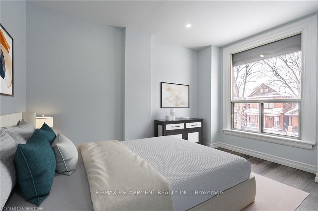 Photo 13 of 18 Fairholt Road N, Hamilton, Gibson — HOMEH
