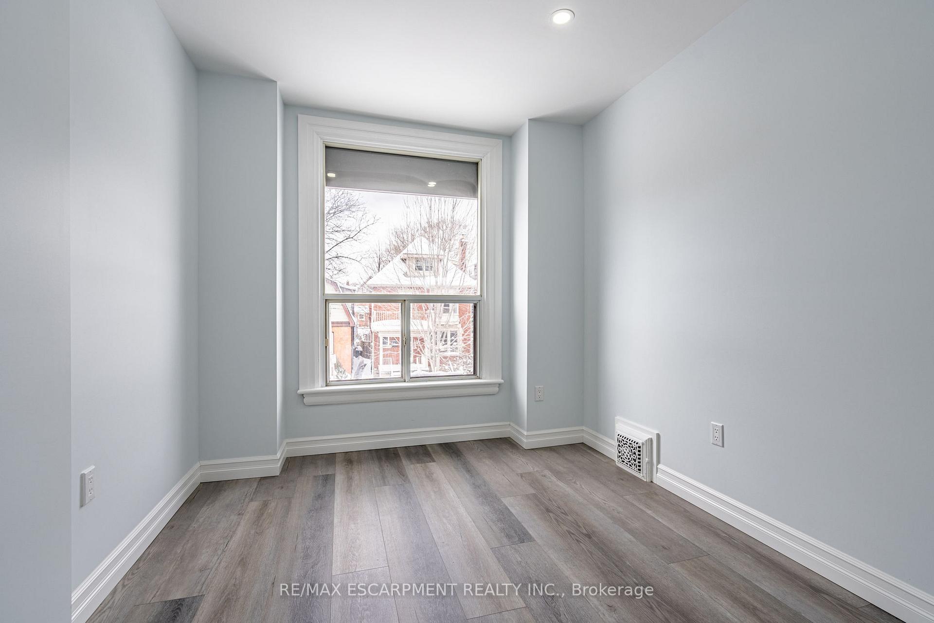 Photo 15 of 18 Fairholt Road N, Hamilton, Gibson — HOMEH