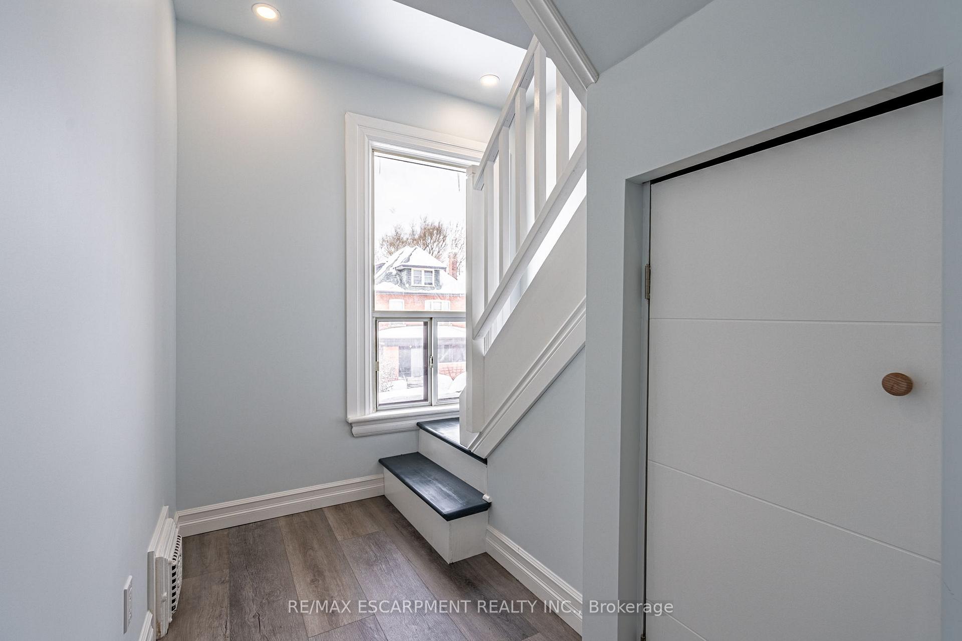 Photo 17 of 18 Fairholt Road N, Hamilton, Gibson — HOMEH