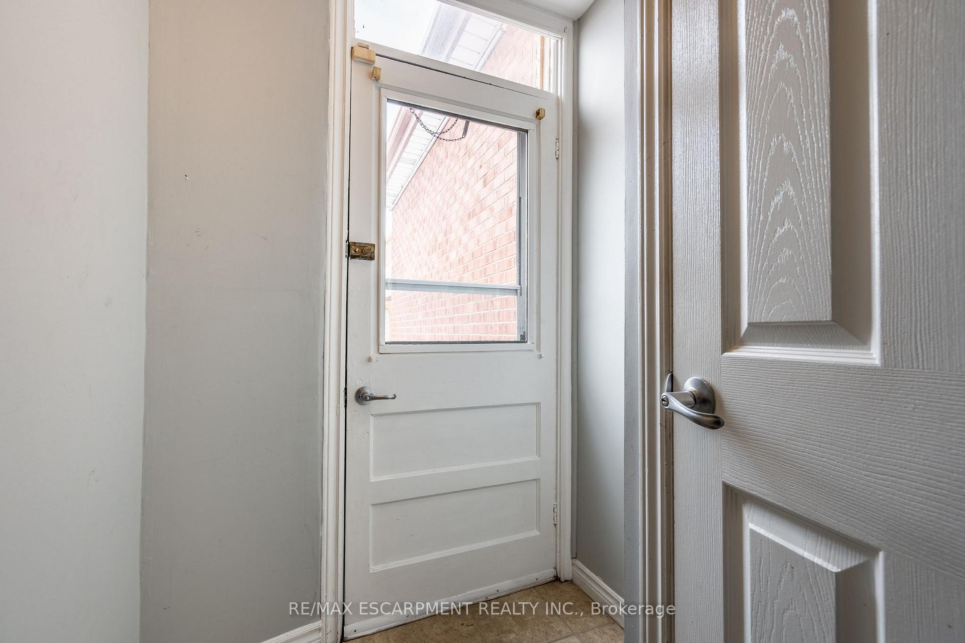 Photo 24 of 18 Fairholt Road N, Hamilton, Gibson — HOMEH