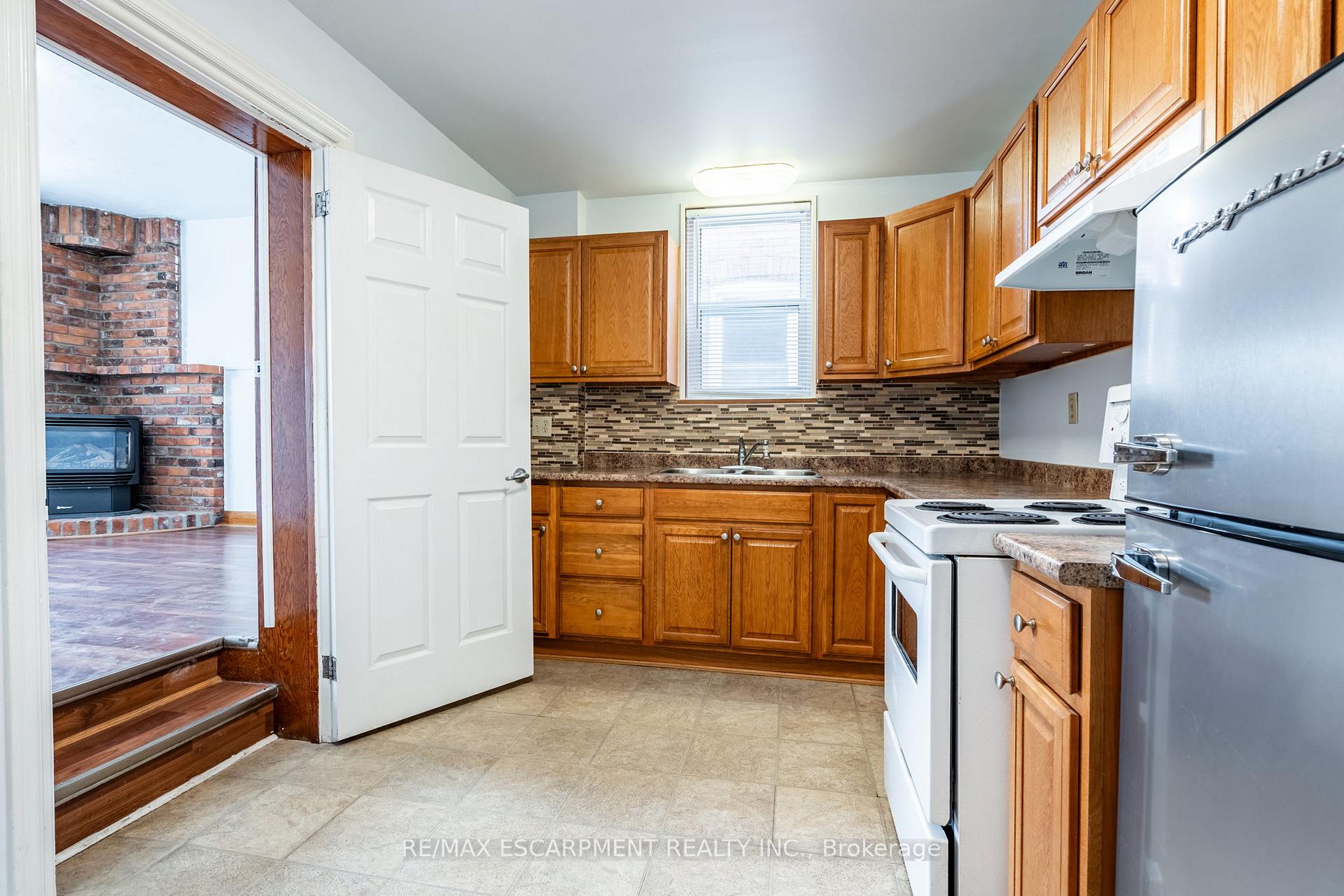 Photo 27 of 18 Fairholt Road N, Hamilton, Gibson — HOMEH