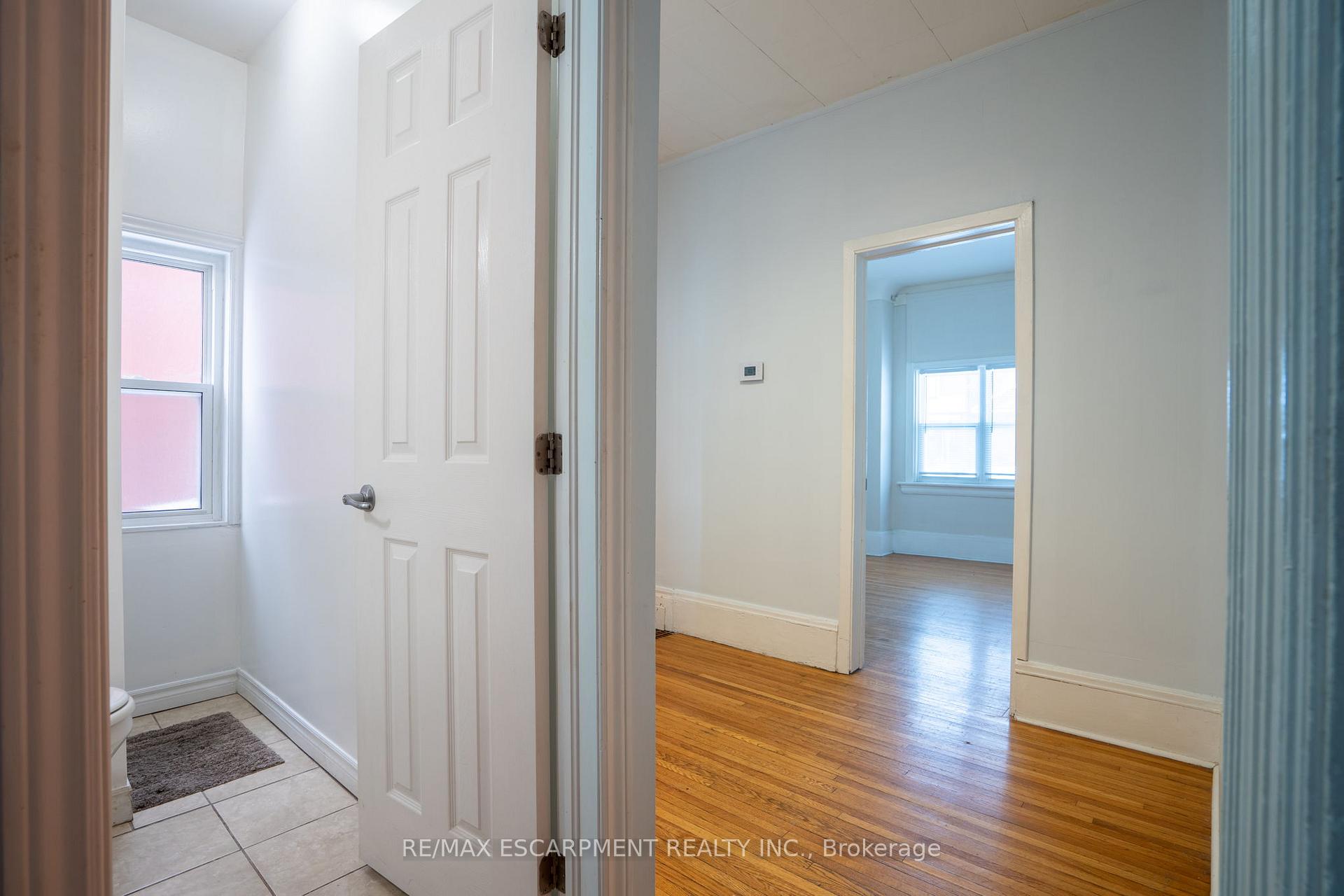 Photo 32 of 18 Fairholt Road N, Hamilton, Gibson — HOMEH