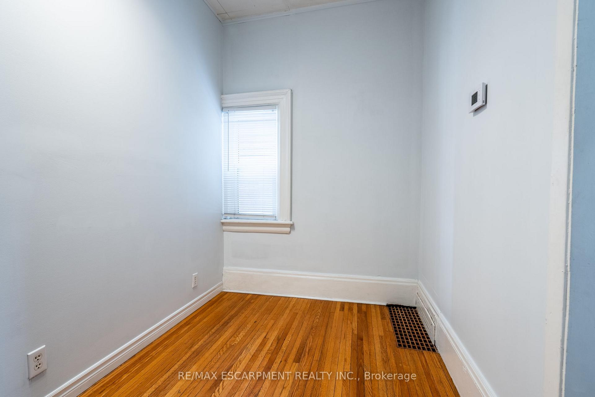 Photo 37 of 18 Fairholt Road N, Hamilton, Gibson — HOMEH