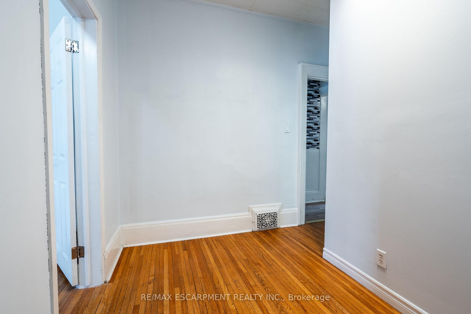 Photo 38 of 18 Fairholt Road N, Hamilton, Gibson — HOMEH