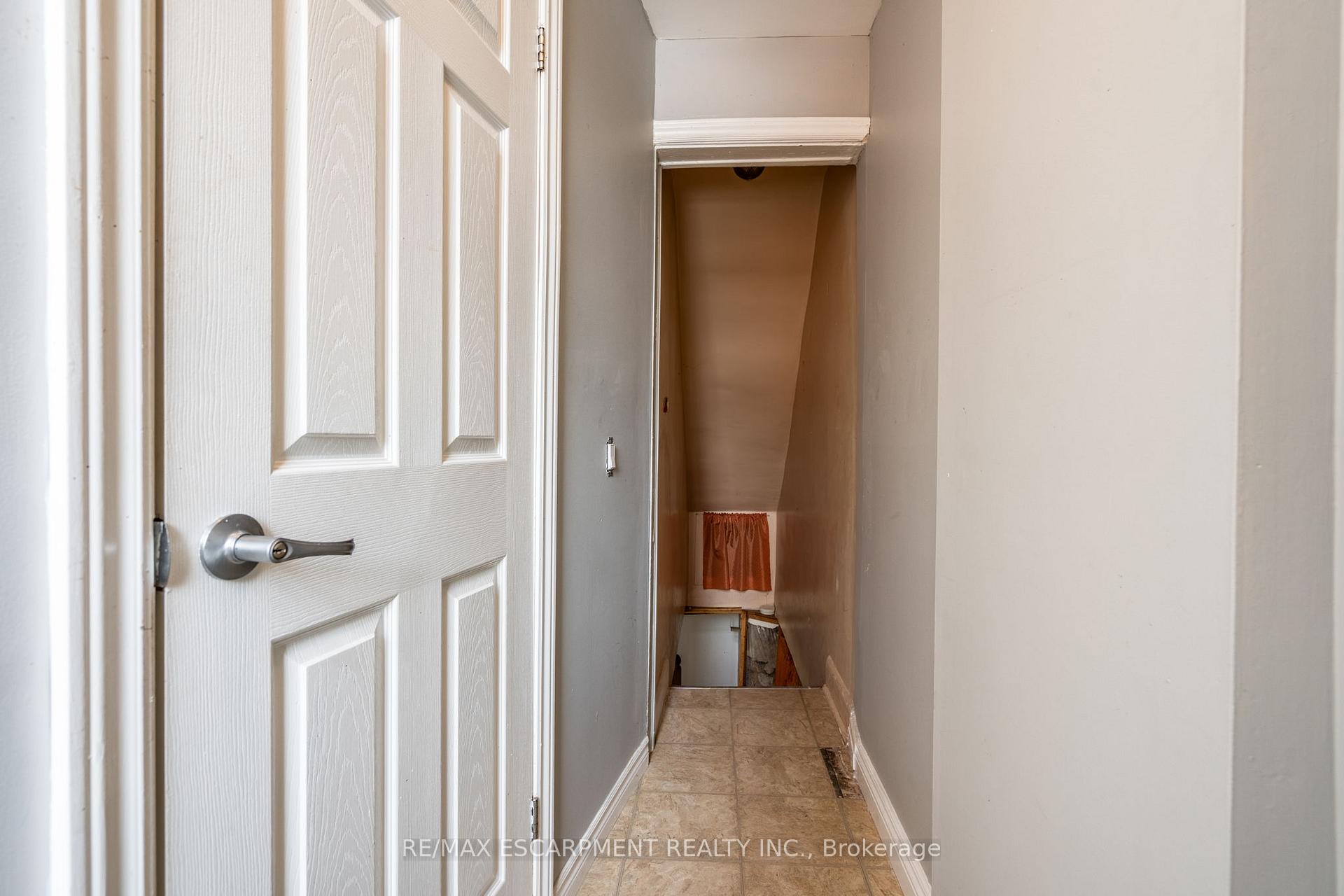 Photo 42 of 18 Fairholt Road N, Hamilton, Gibson — HOMEH