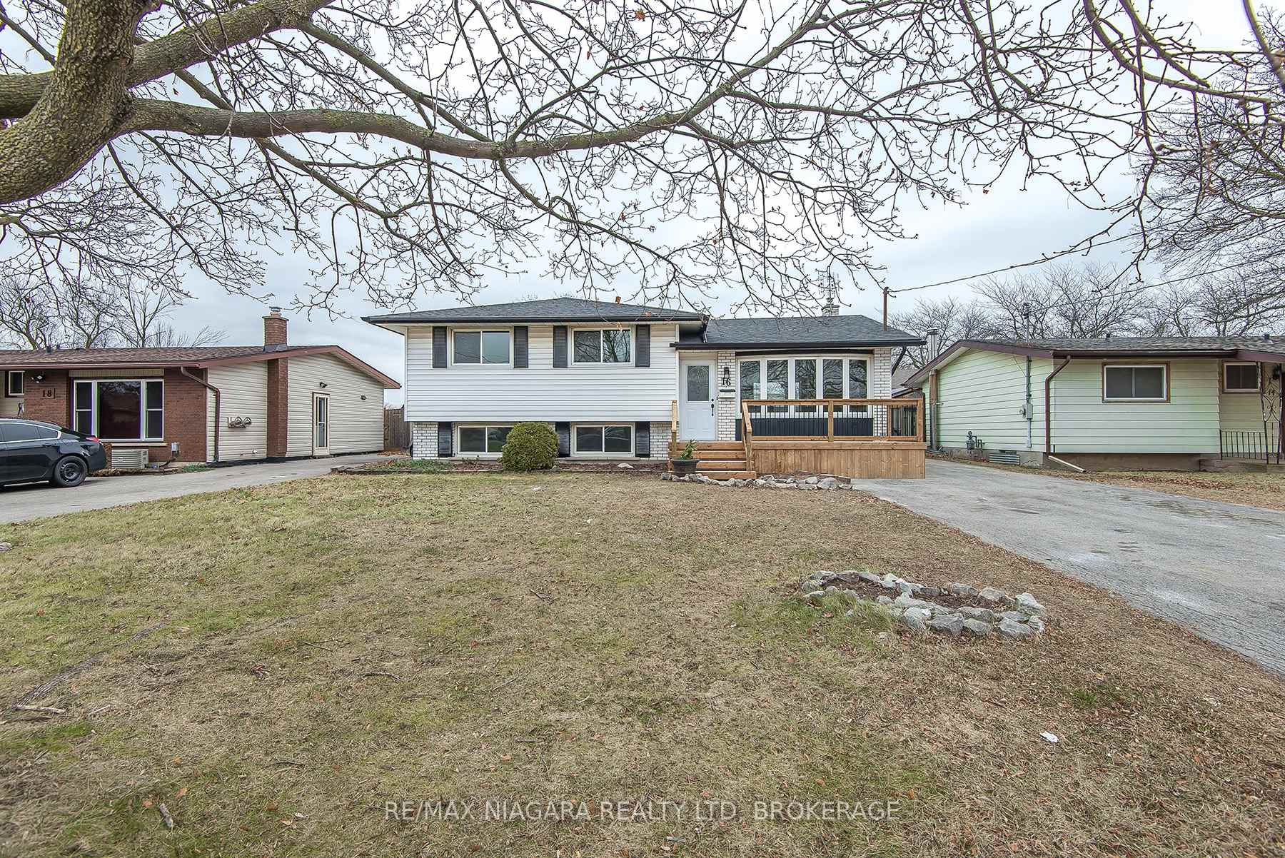 Photo 4 of 16 Huntley Crescent, St. Catharines, Carlton/Bunting — HOMEH