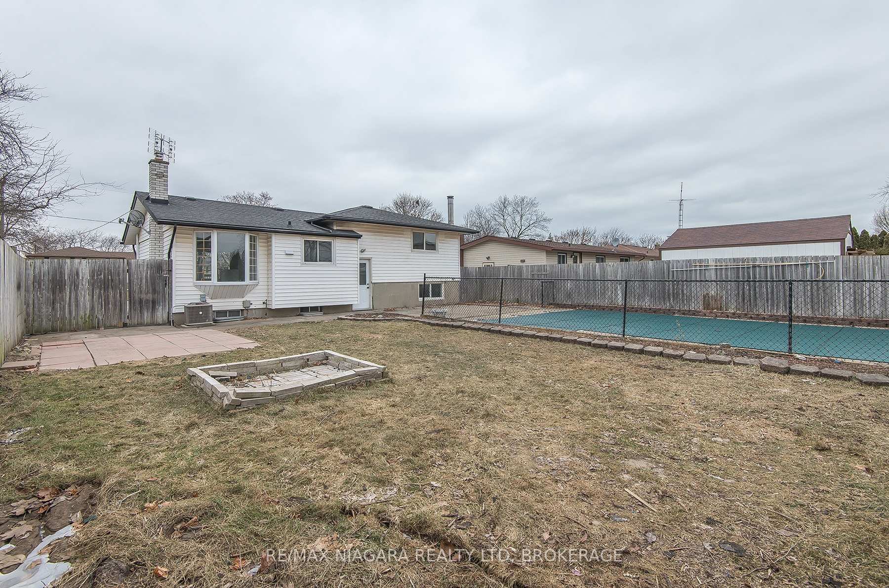 Photo 6 of 16 Huntley Crescent, St. Catharines, Carlton/Bunting — HOMEH