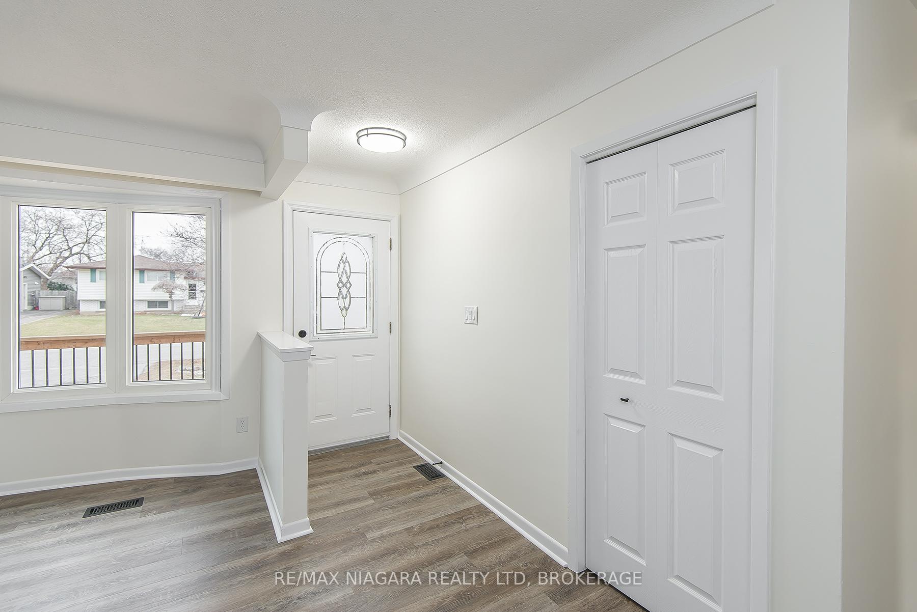 Photo 13 of 16 Huntley Crescent, St. Catharines, Carlton/Bunting — HOMEH