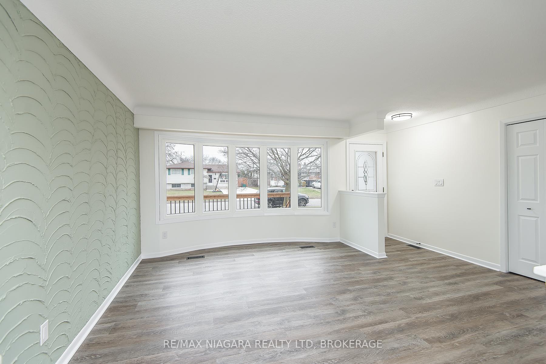 Photo 14 of 16 Huntley Crescent, St. Catharines, Carlton/Bunting — HOMEH