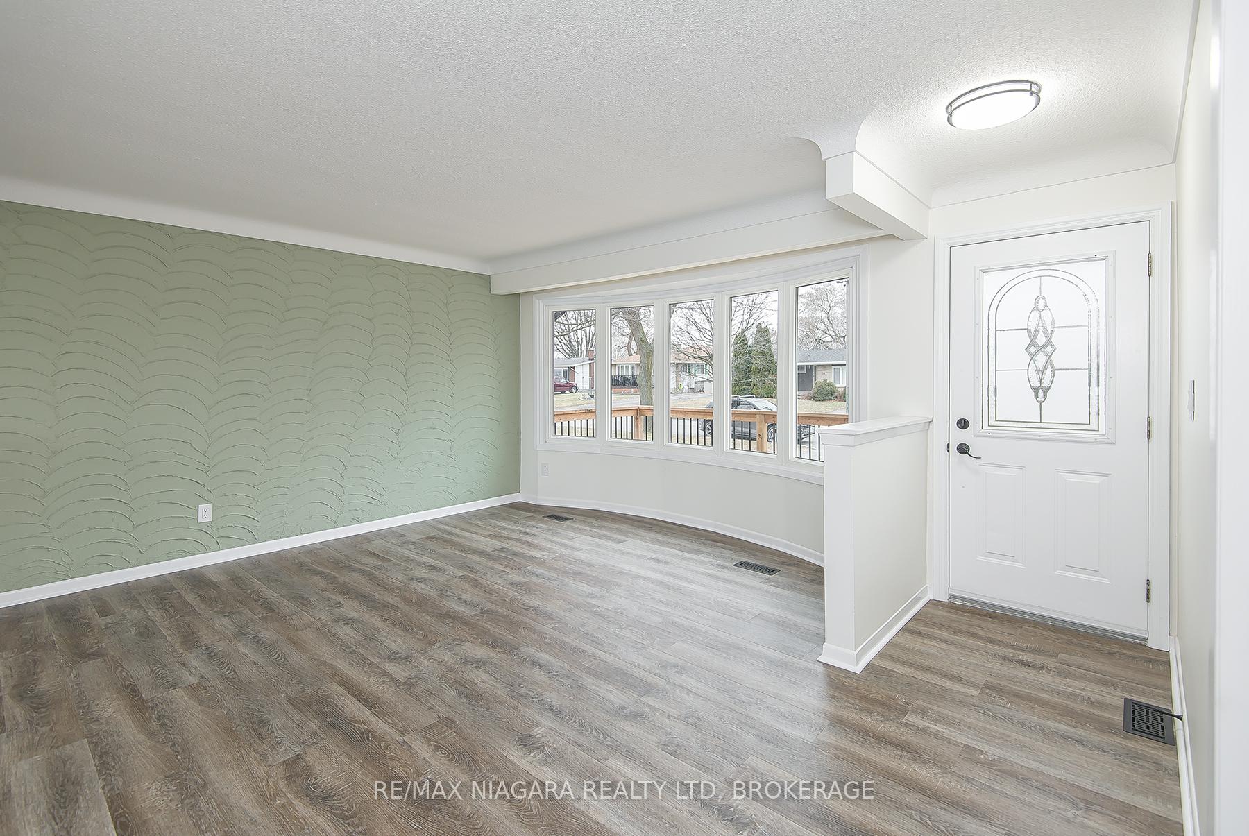 Photo 15 of 16 Huntley Crescent, St. Catharines, Carlton/Bunting — HOMEH