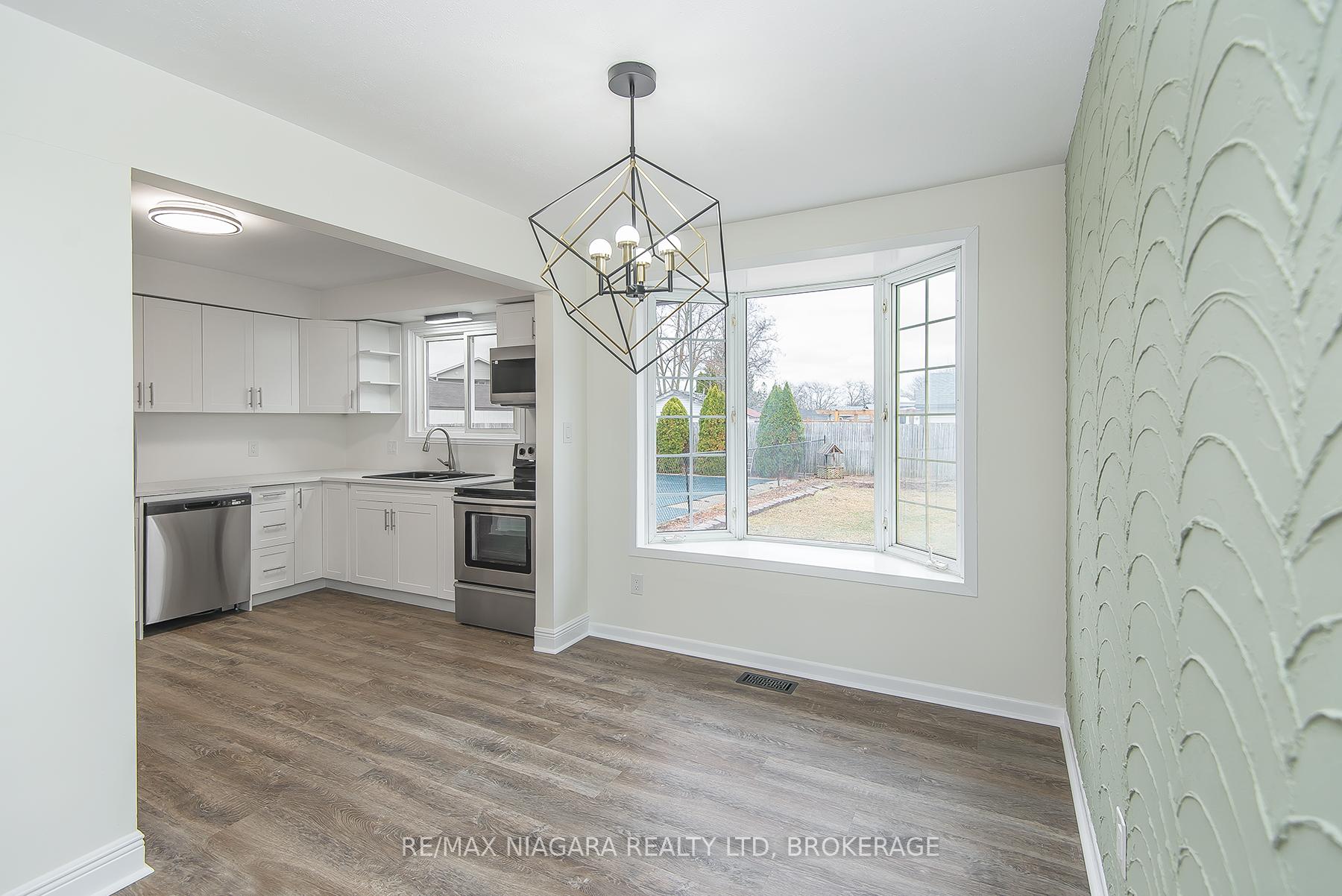 Photo 18 of 16 Huntley Crescent, St. Catharines, Carlton/Bunting — HOMEH