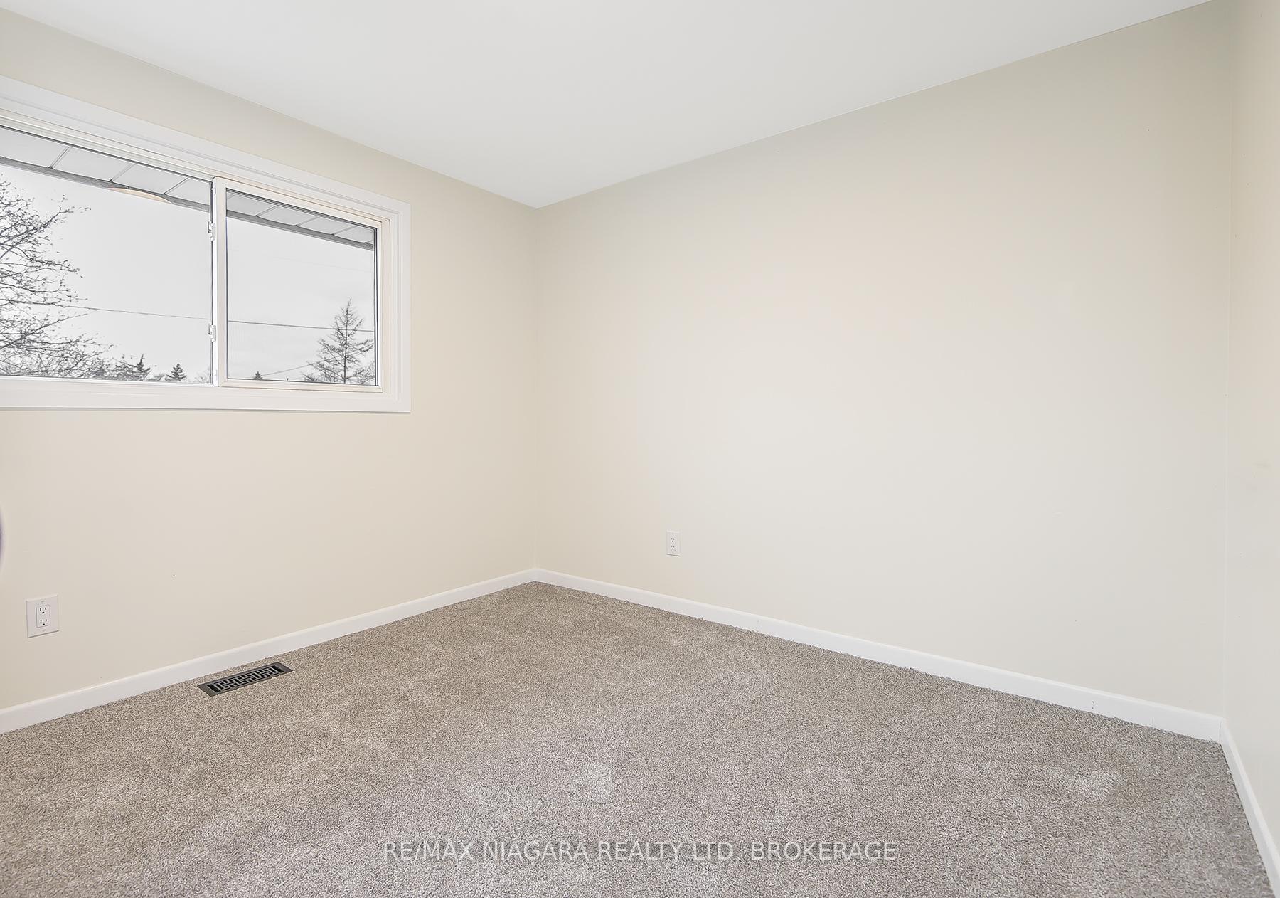 Photo 23 of 16 Huntley Crescent, St. Catharines, Carlton/Bunting — HOMEH