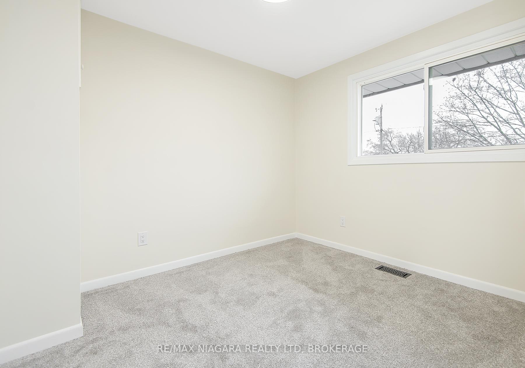 Photo 25 of 16 Huntley Crescent, St. Catharines, Carlton/Bunting — HOMEH