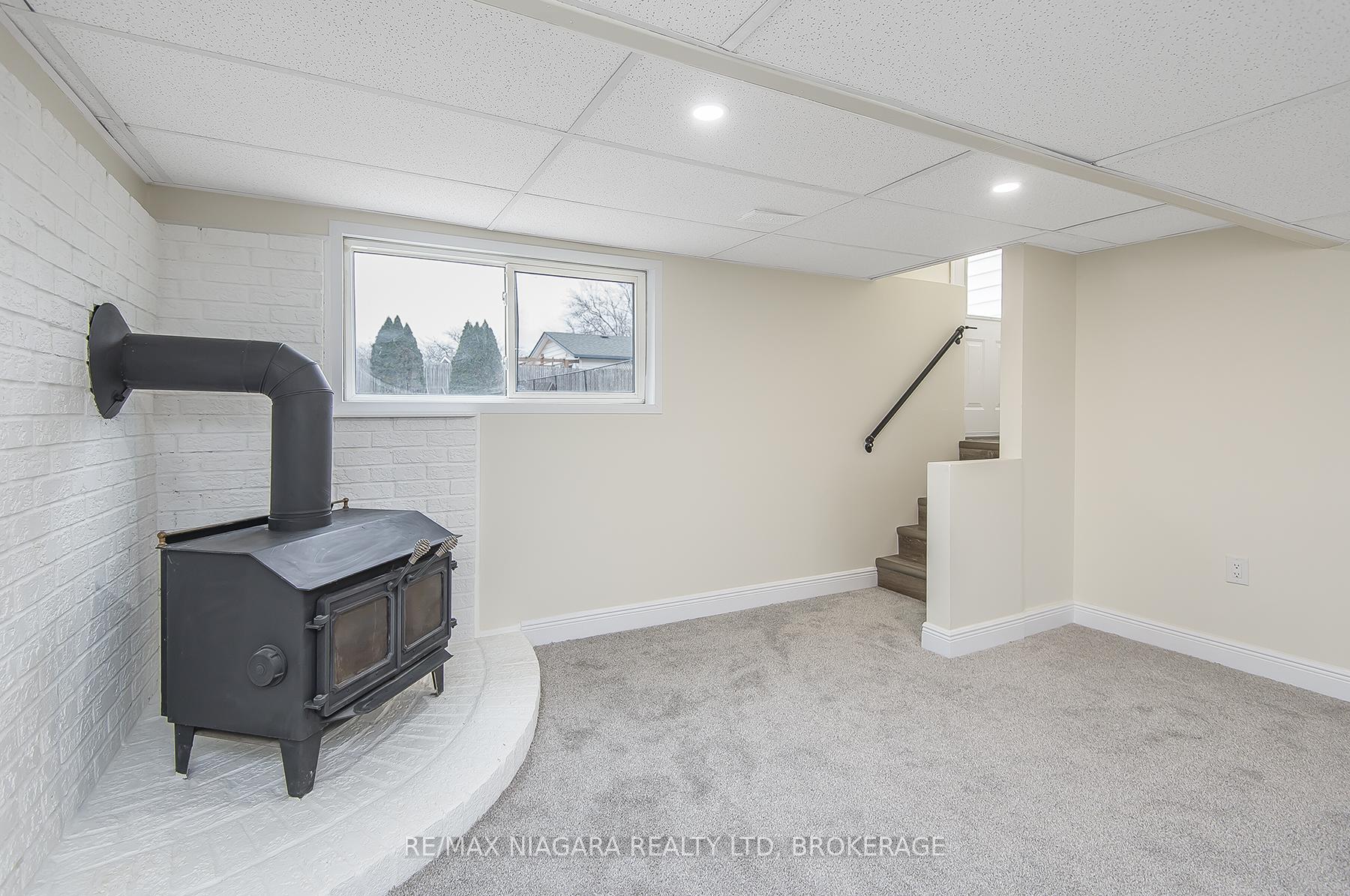 Photo 34 of 16 Huntley Crescent, St. Catharines, Carlton/Bunting — HOMEH