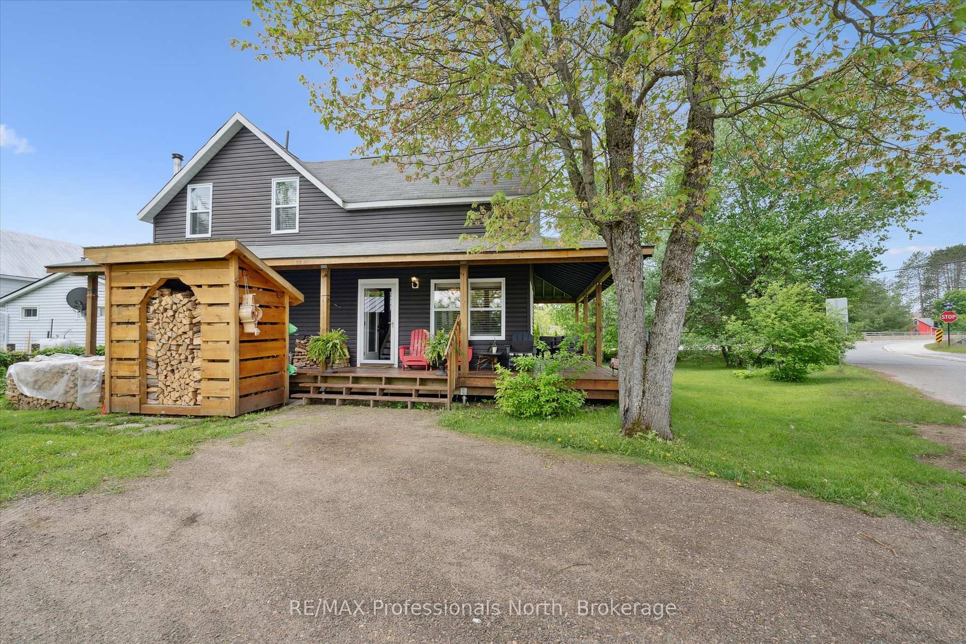 Photo 4 of 54 Main Street, Kearney — HOMEH