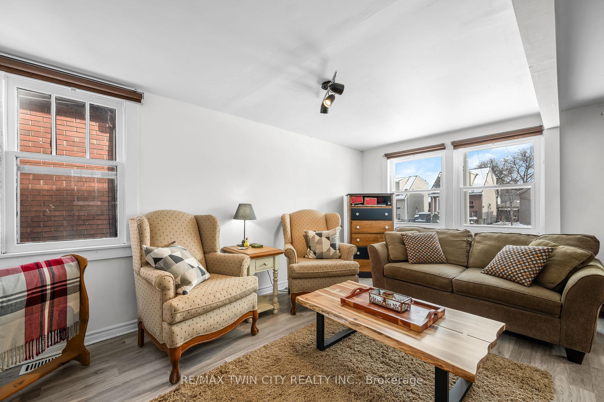Photo 3 of 727 Tate Avenue, Hamilton, Parkview — HOMEH